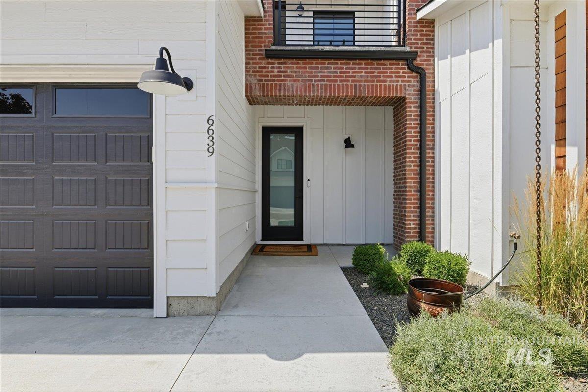 6639 N Asissi Ln Property Photo 4