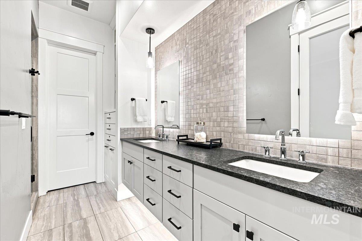 6639 N Asissi Ln Property Photo 18