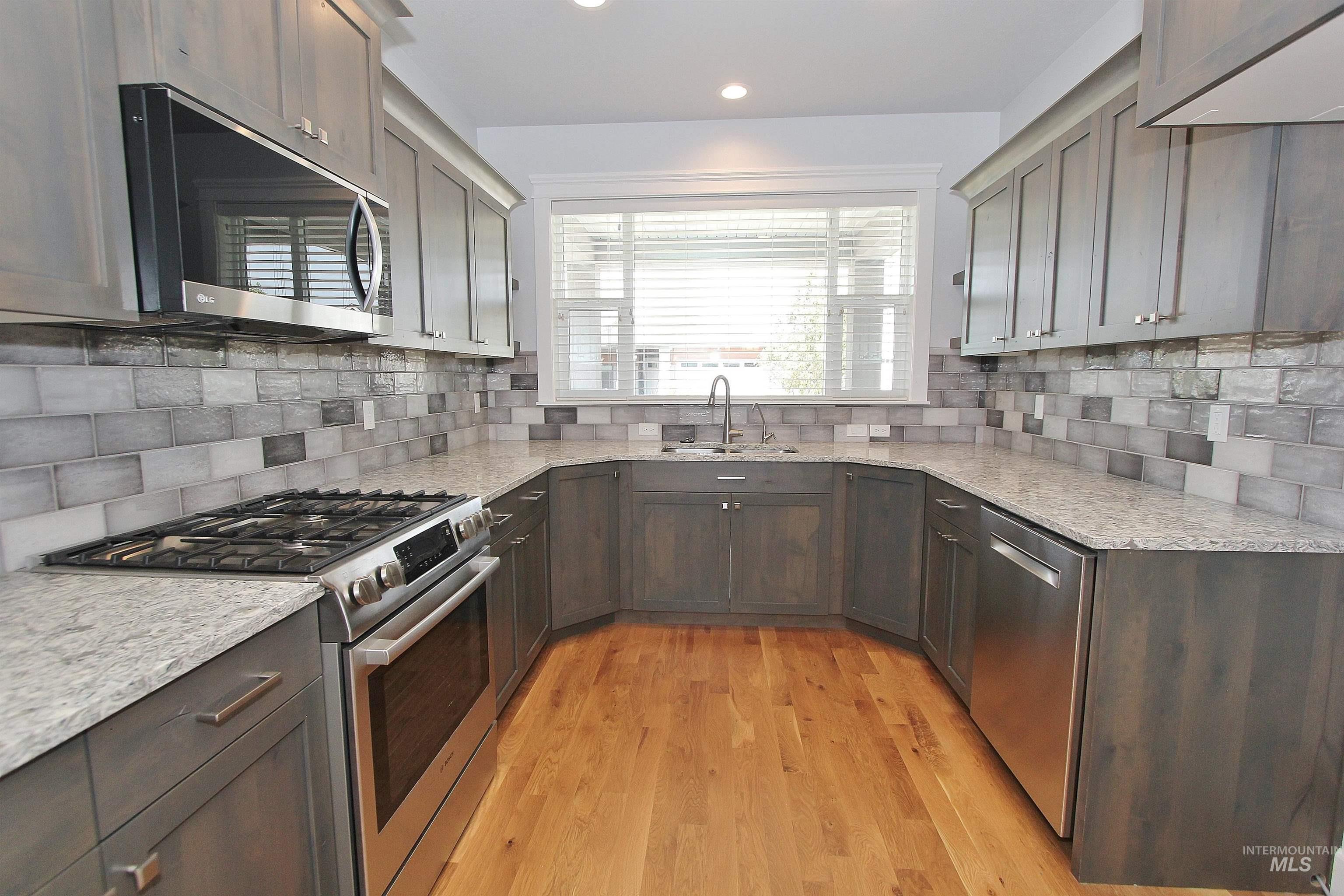 1363 W Bolton Lane Property Photo 11