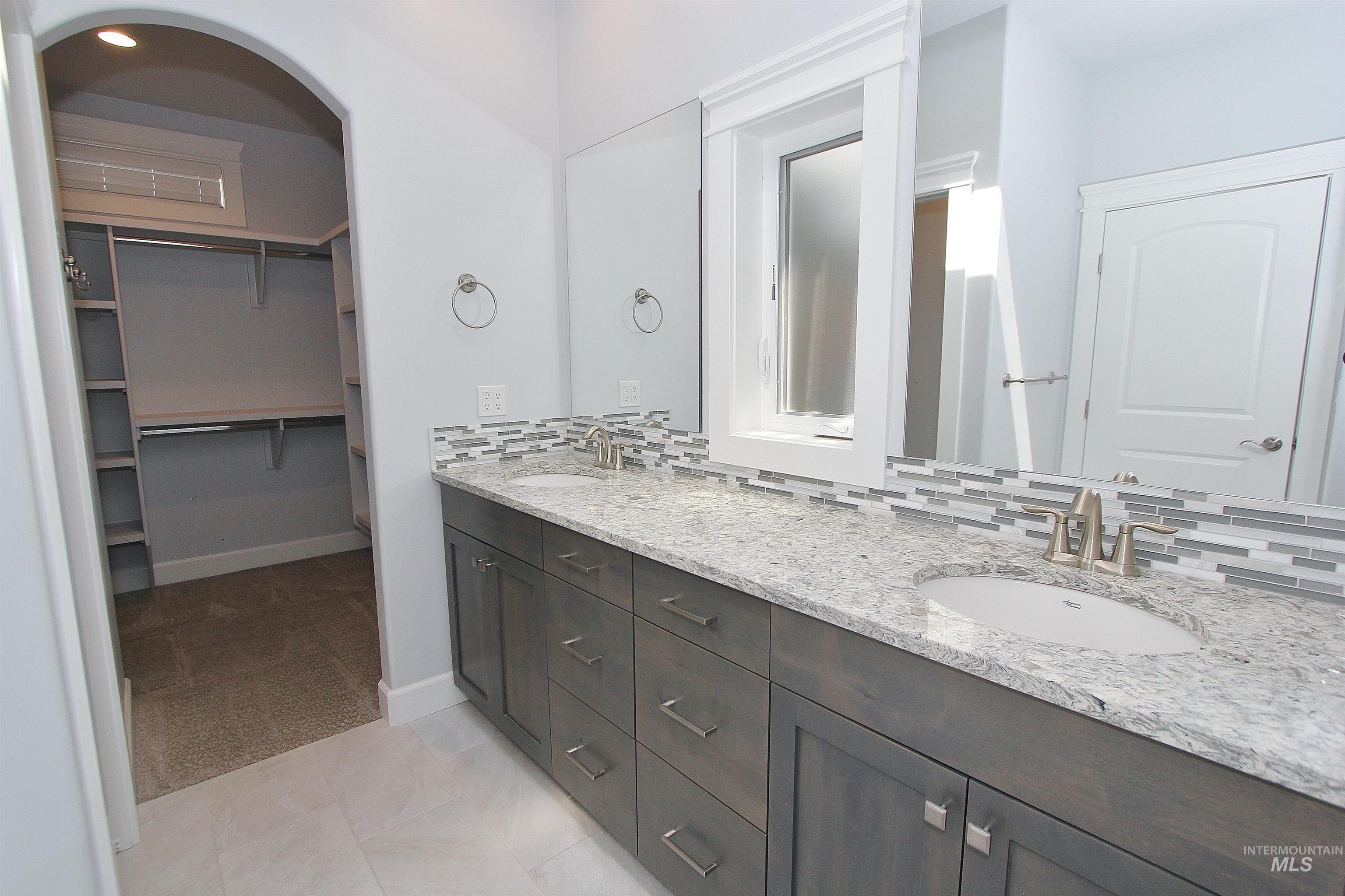 1363 W Bolton Lane Property Photo 17