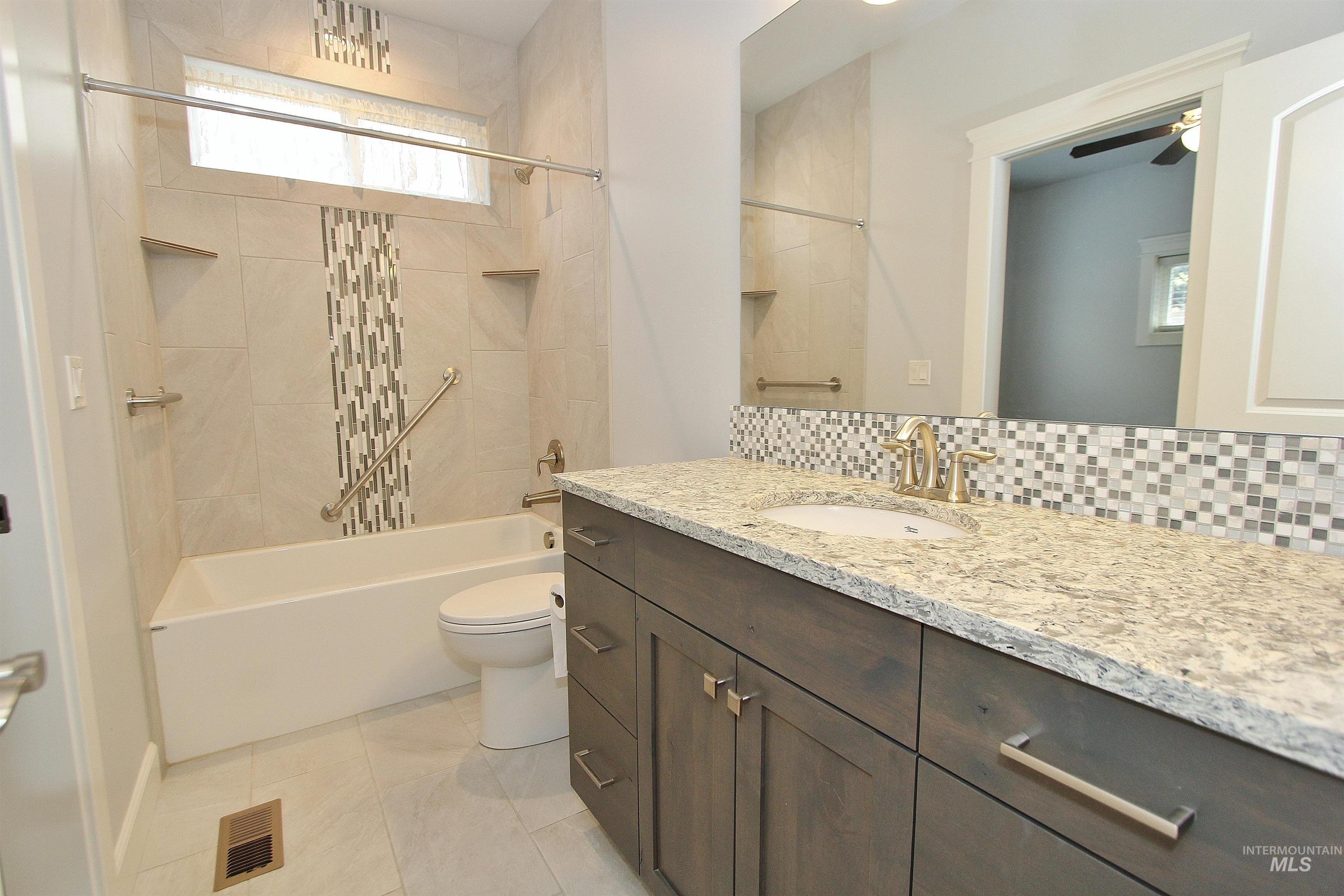 1363 W Bolton Lane Property Photo 21