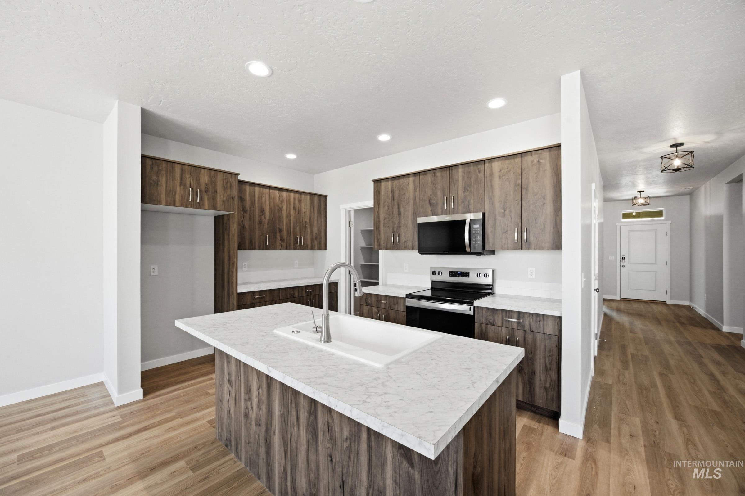 1674 Celina St Property Photo 4