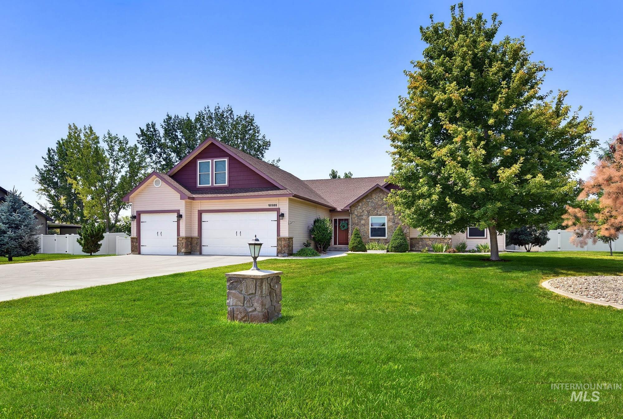 15585 Moonstruck Dr