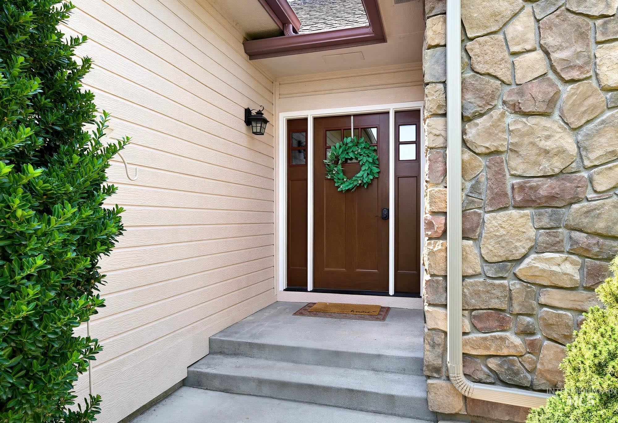 15585 Moonstruck Dr Property Photo 4
