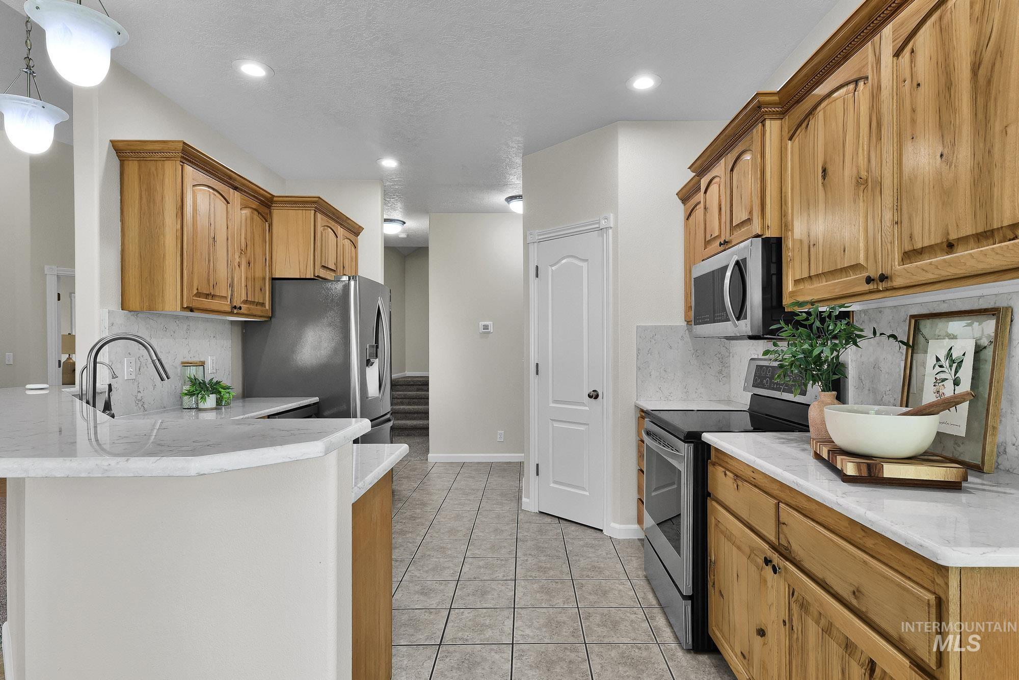 15585 Moonstruck Dr Property Photo 13