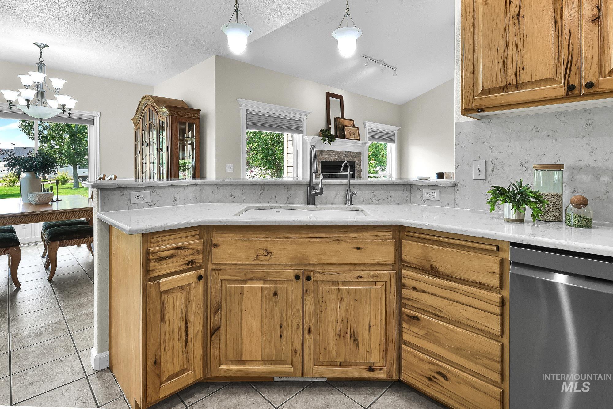 15585 Moonstruck Dr Property Photo 16