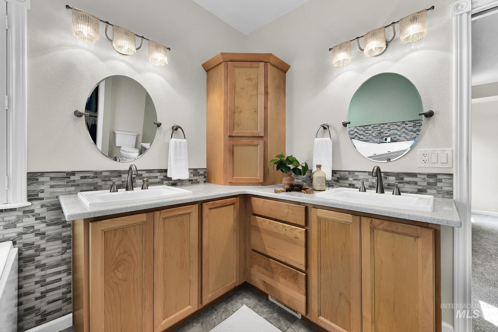 15585 Moonstruck Dr Property Photo 22