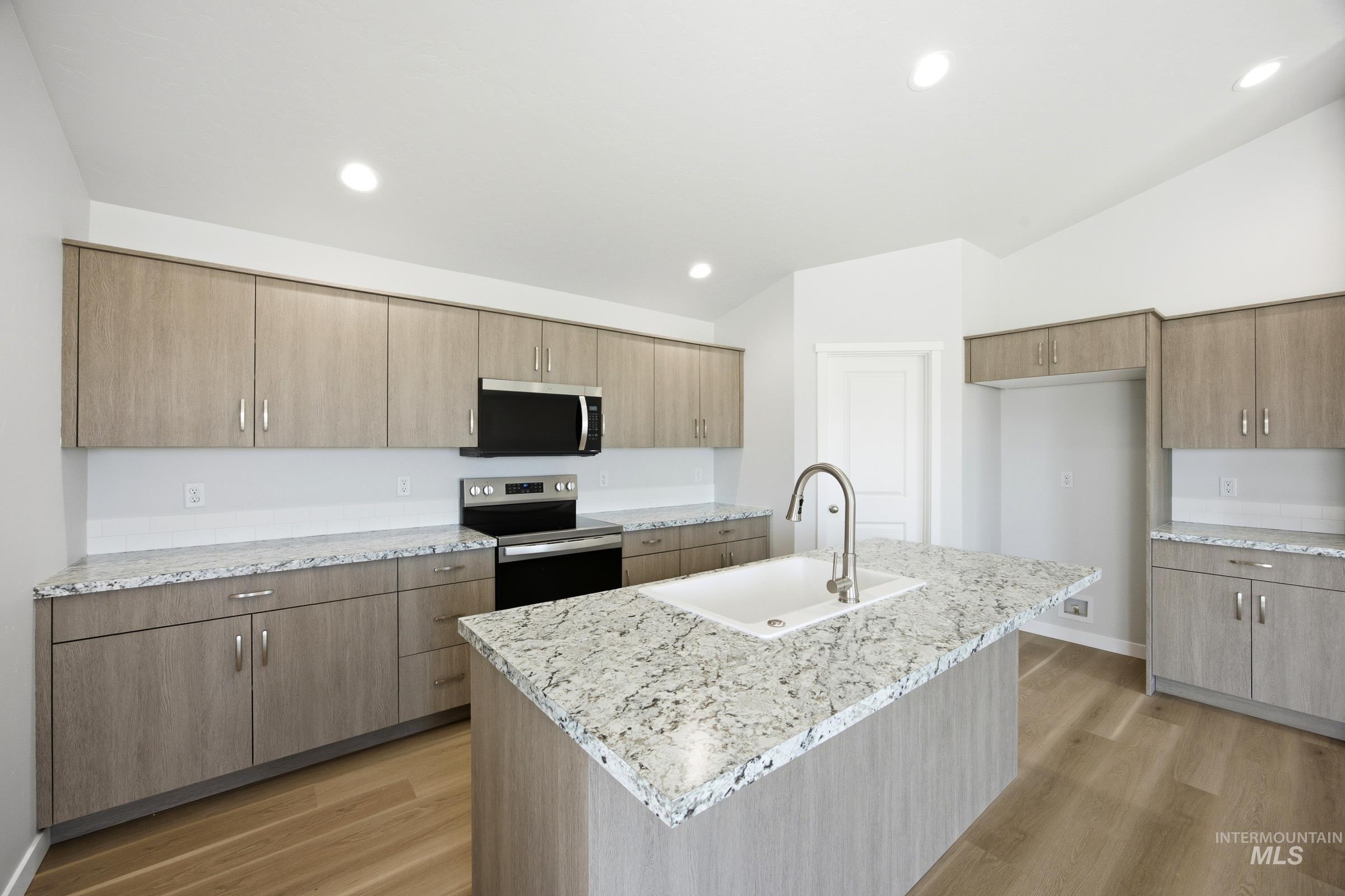 1681 Celina St Property Photo 4