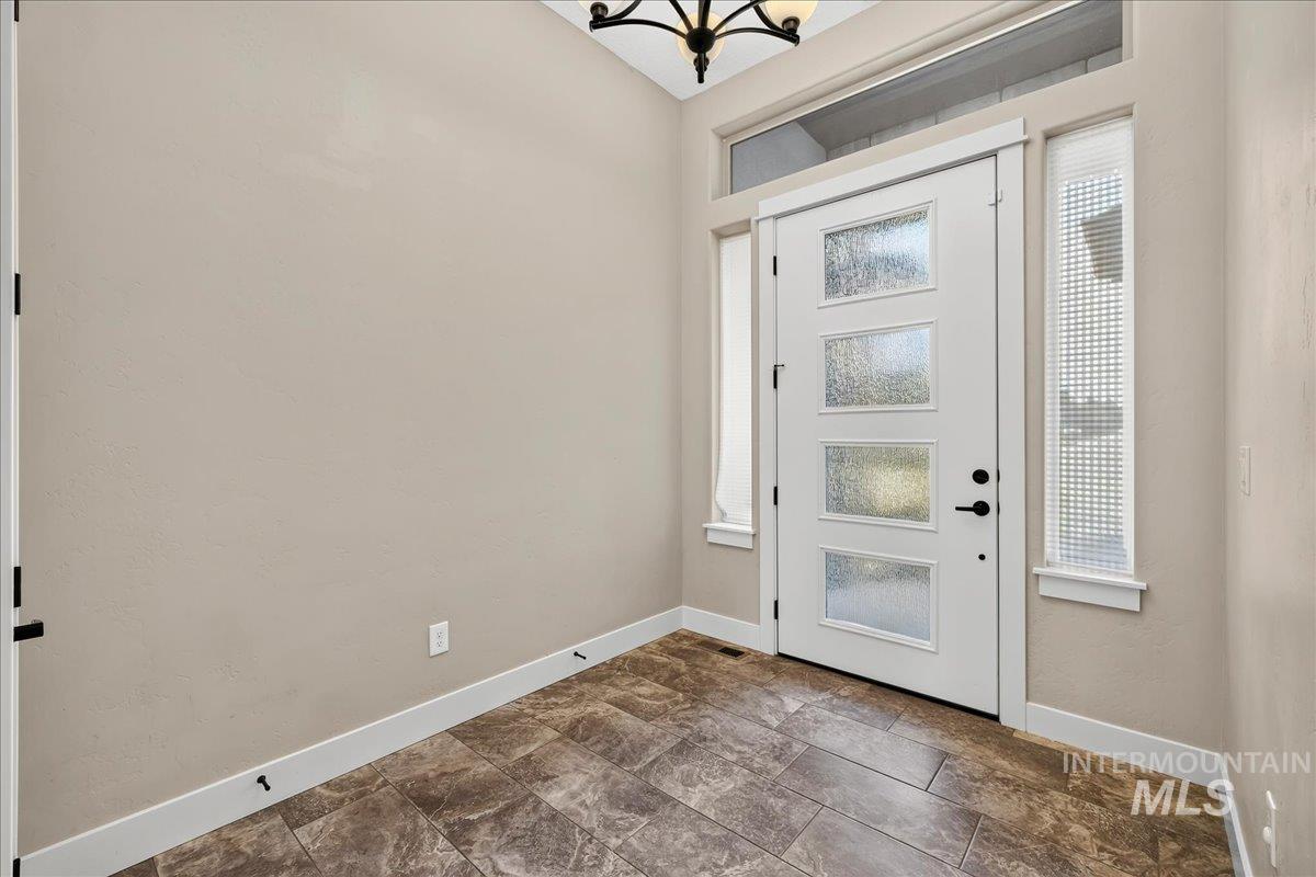 368 E Whiskey Flats St Property Photo 4