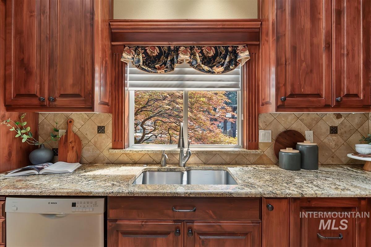16610 Rose Briar Ln Property Photo 16