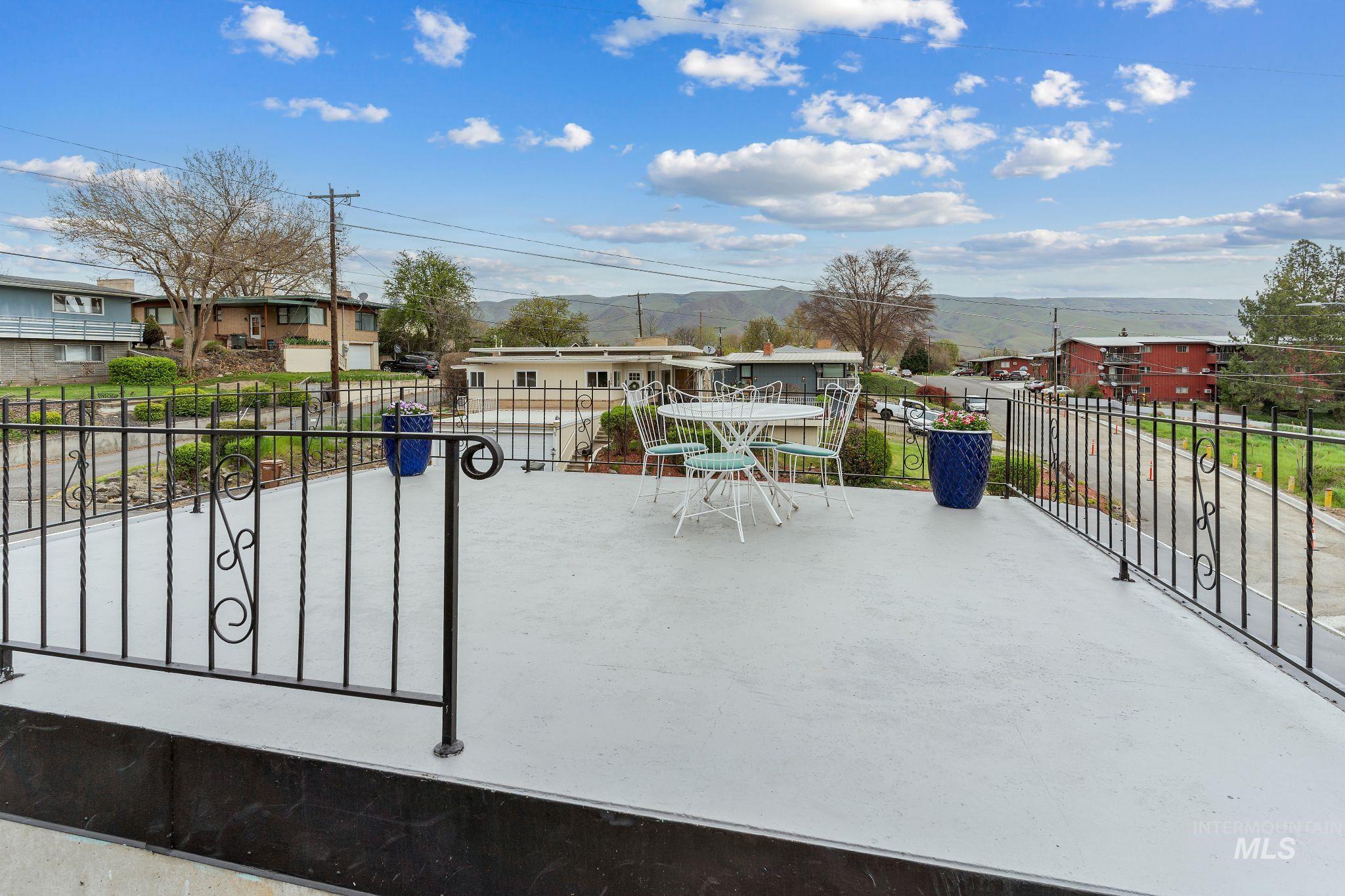 303 Highland Ave Property Photo 11