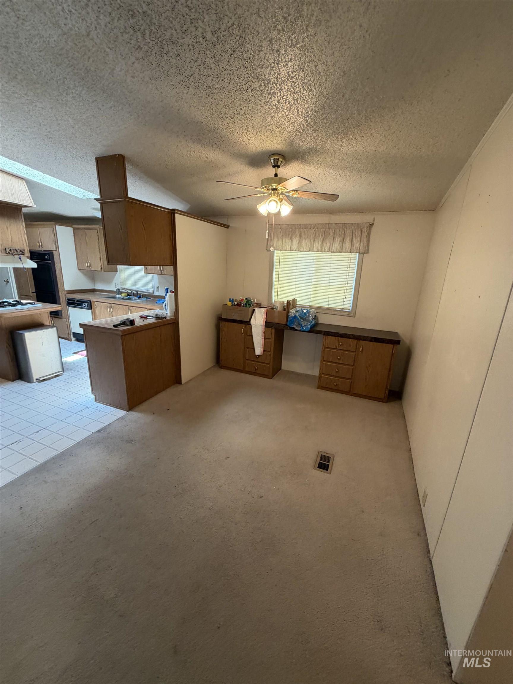 1158 W Targee Property Photo 4