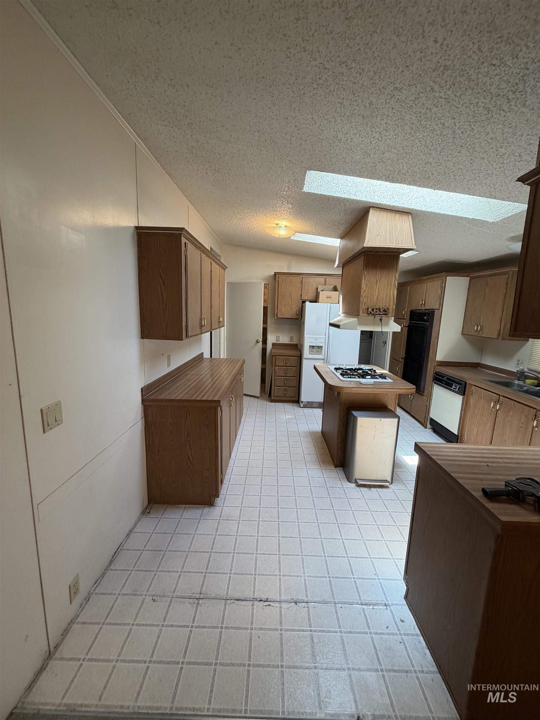 1158 W Targee Property Photo 5