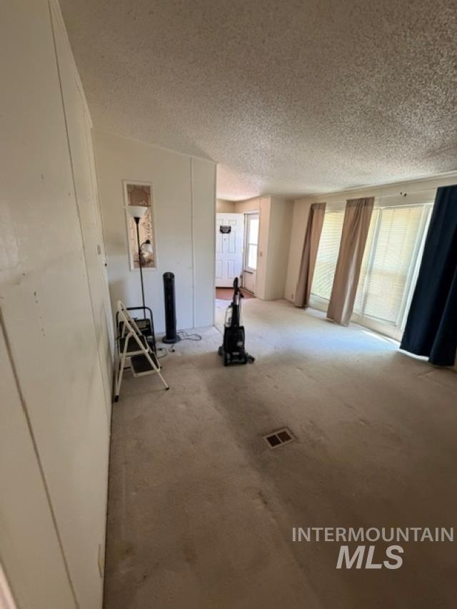 1158 W Targee Property Photo 7