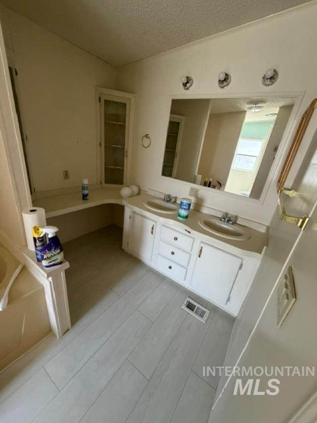 1158 W Targee Property Photo 12