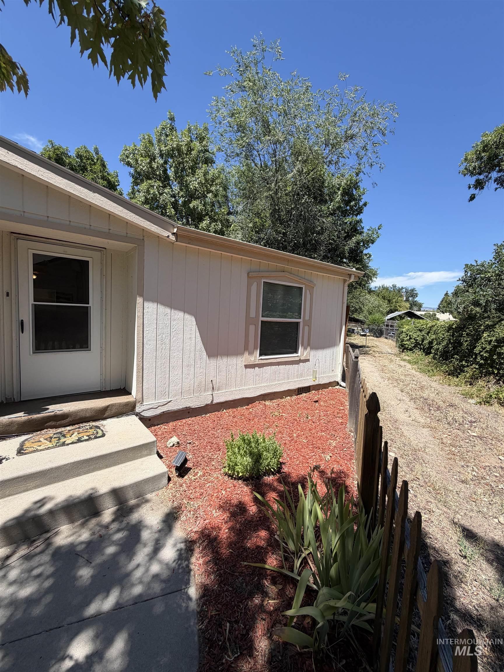 1158 W Targee Property Photo 24