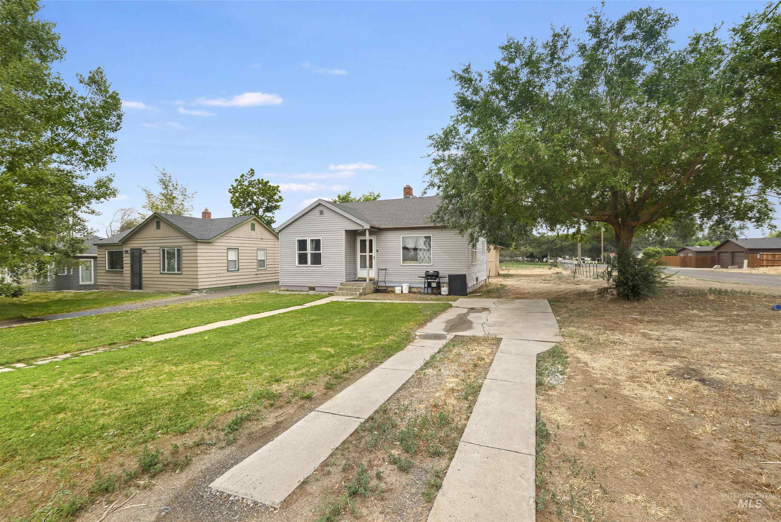 189 7th Ave W Property Photo 3
