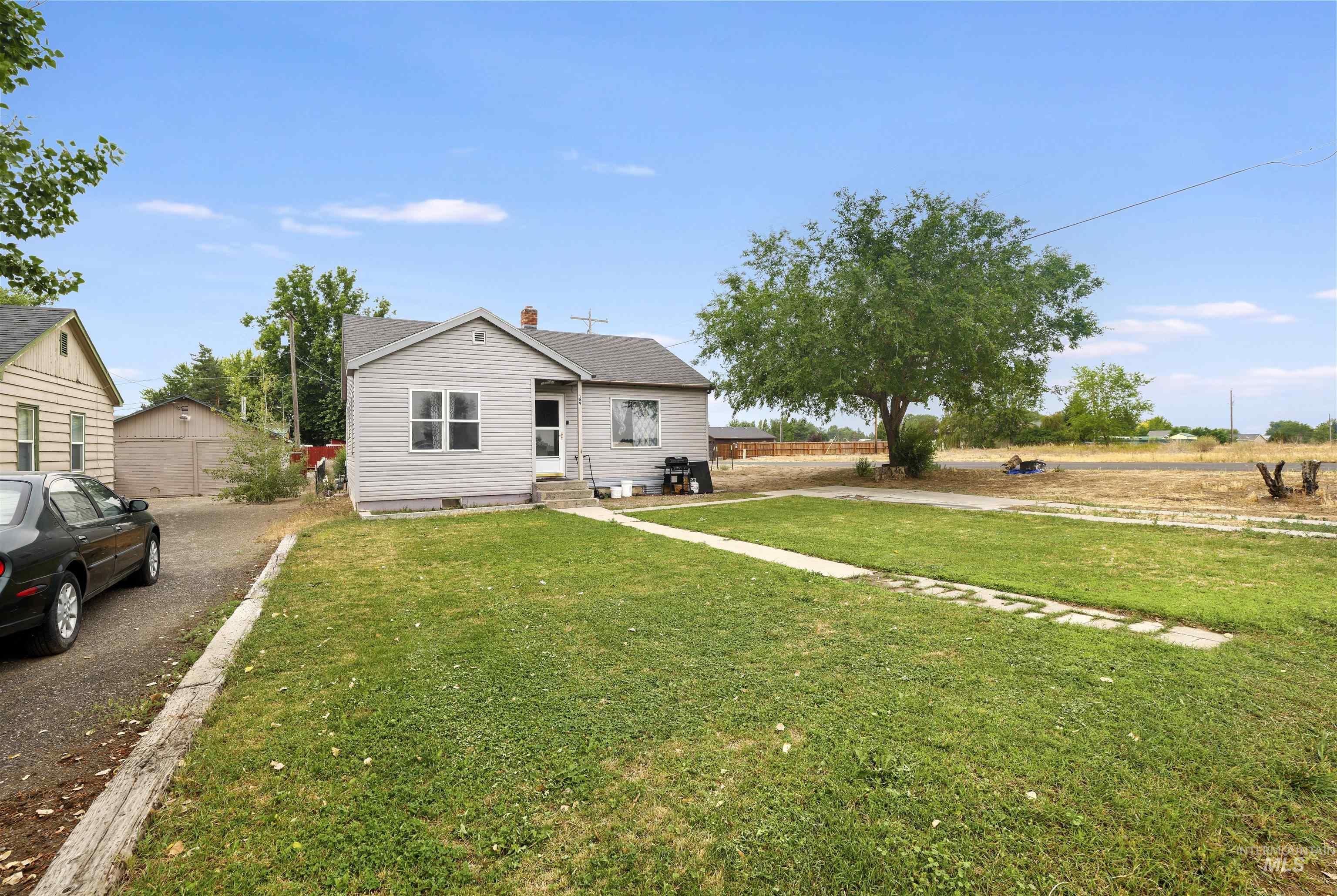 189 7th Ave W Property Photo 4
