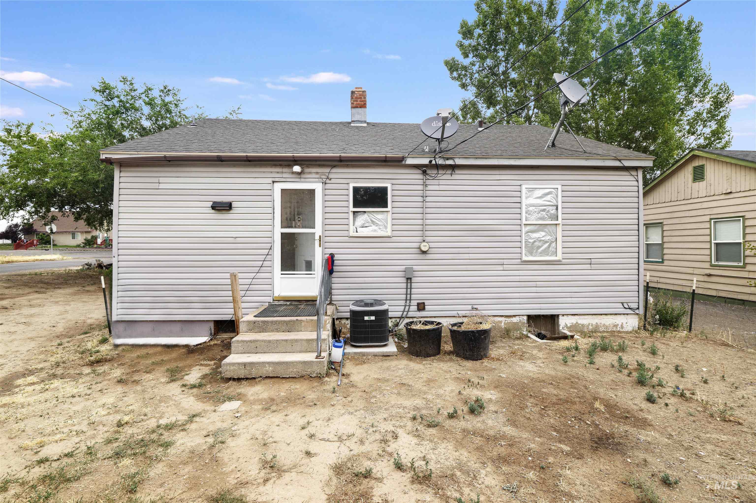 189 7th Ave W Property Photo 28
