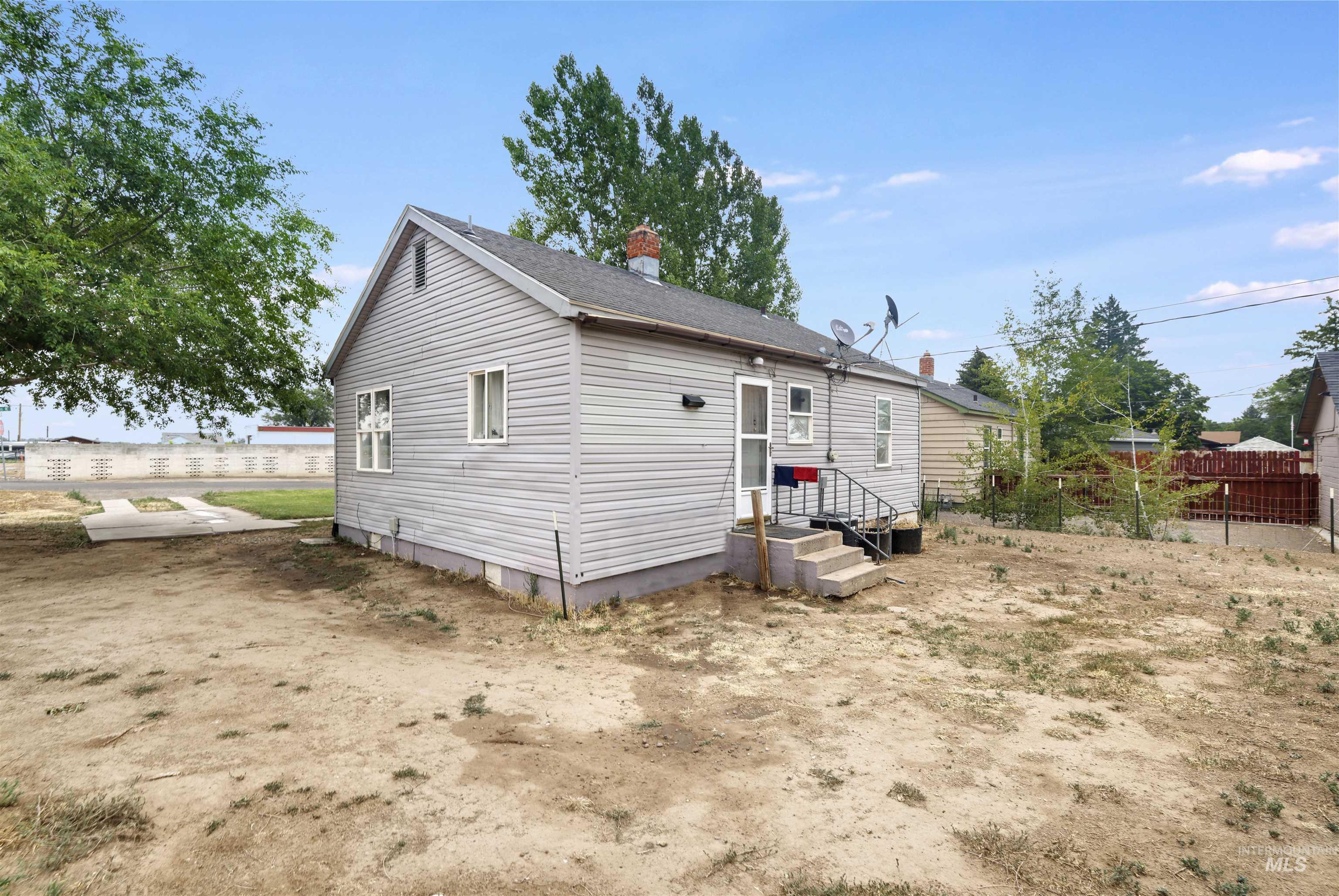 189 7th Ave W Property Photo 31