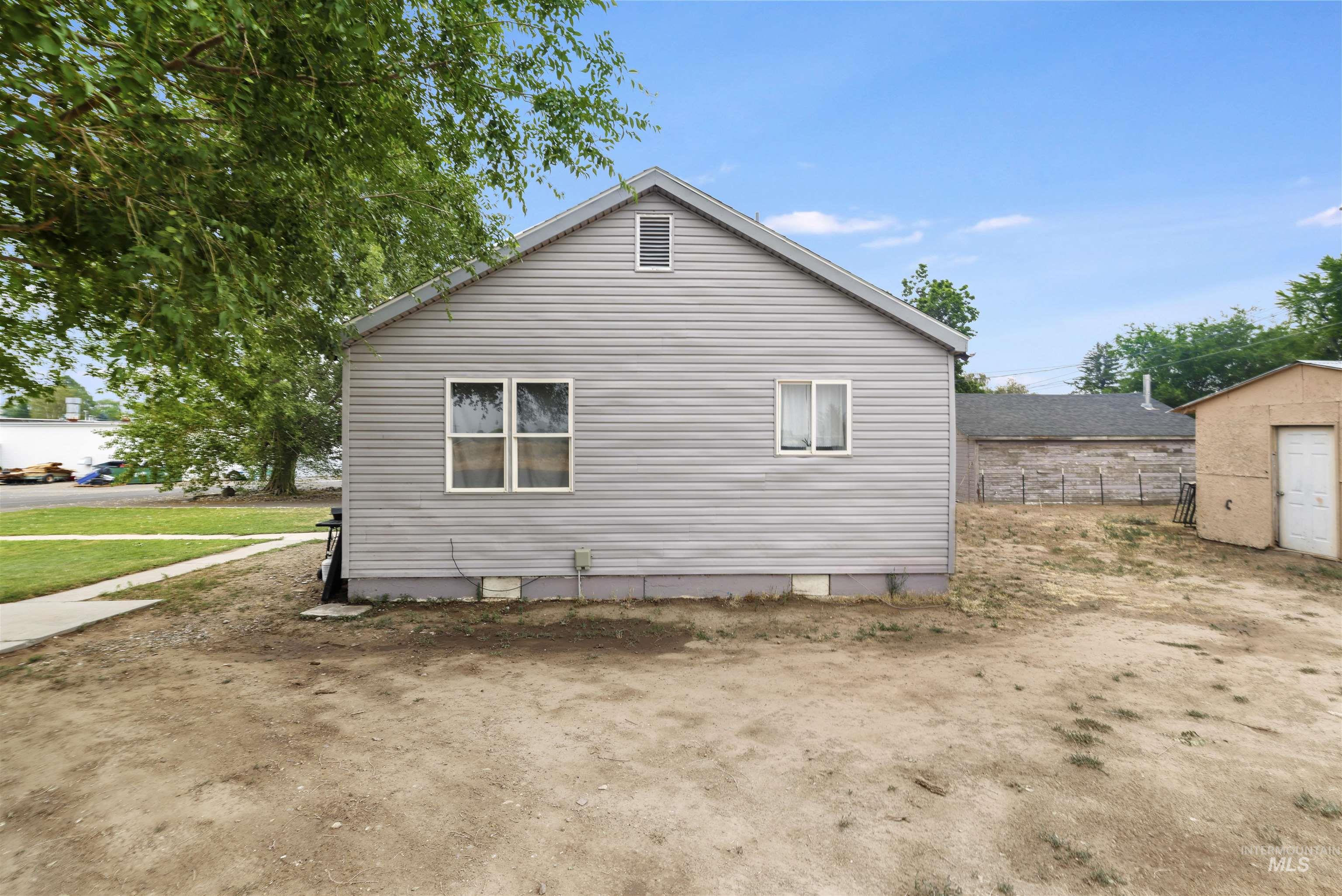 189 7th Ave W Property Photo 32