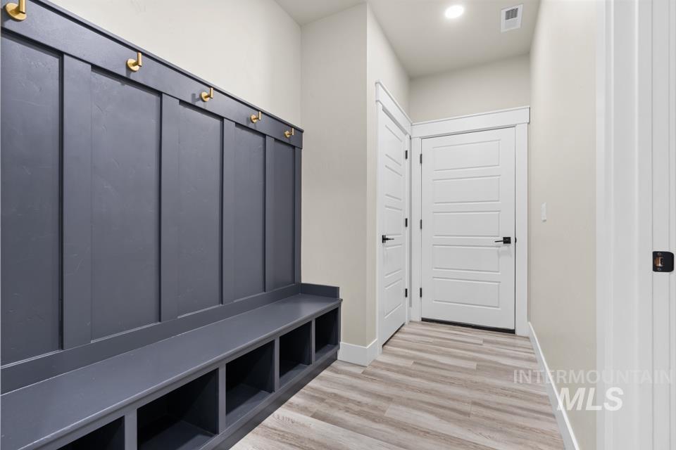 550 Syringa Falls Ct Property Photo 28