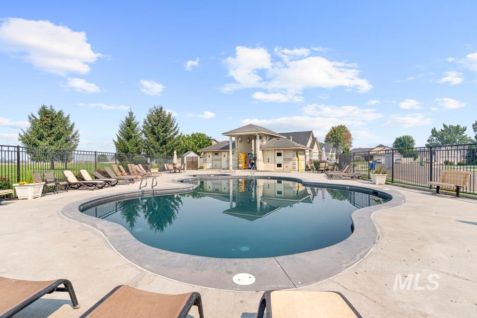550 Syringa Falls Ct Property Photo 33