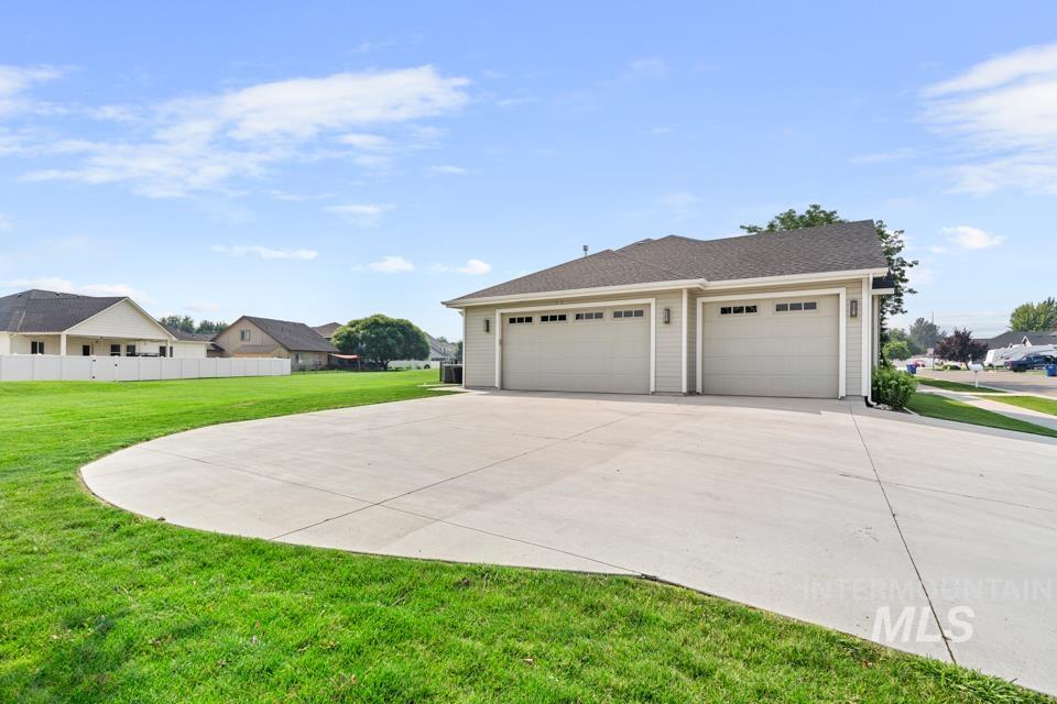 550 Syringa Falls Ct Property Photo 35