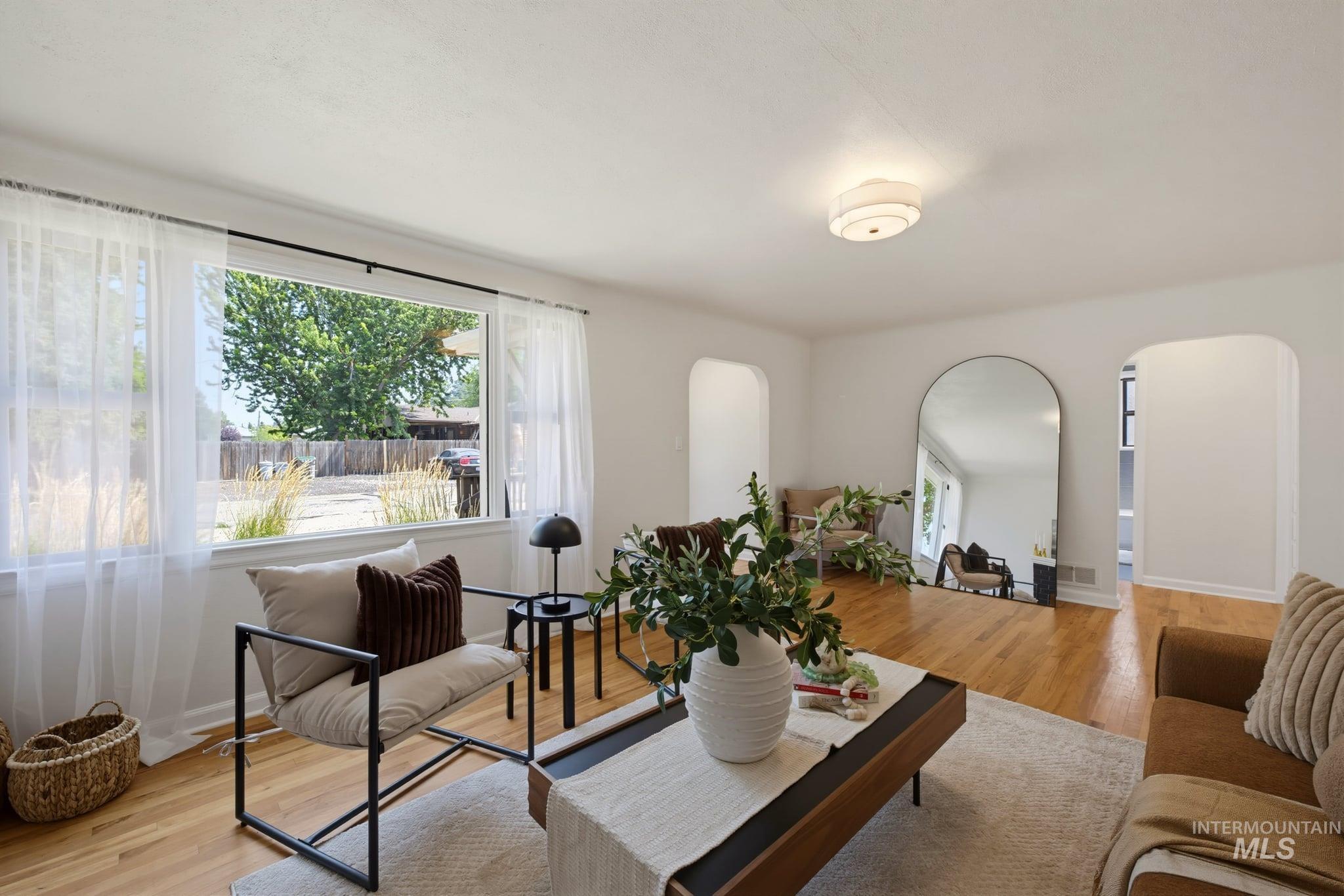 1517 S Loveland St Property Photo 3