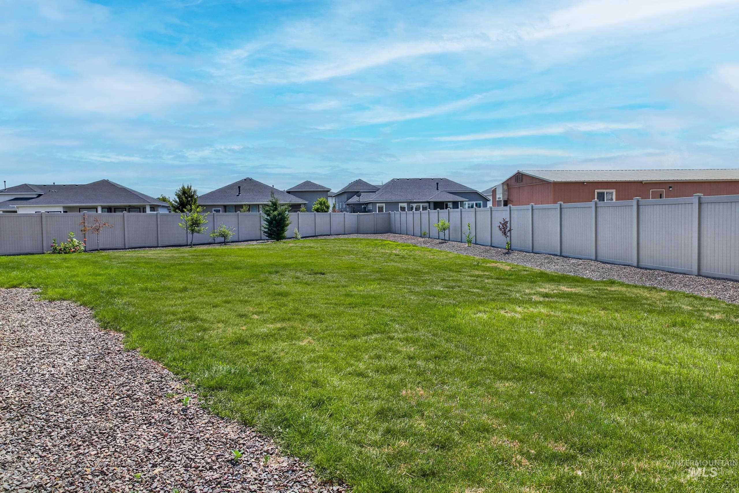 18399 N Moon Flower Ave Property Photo 4