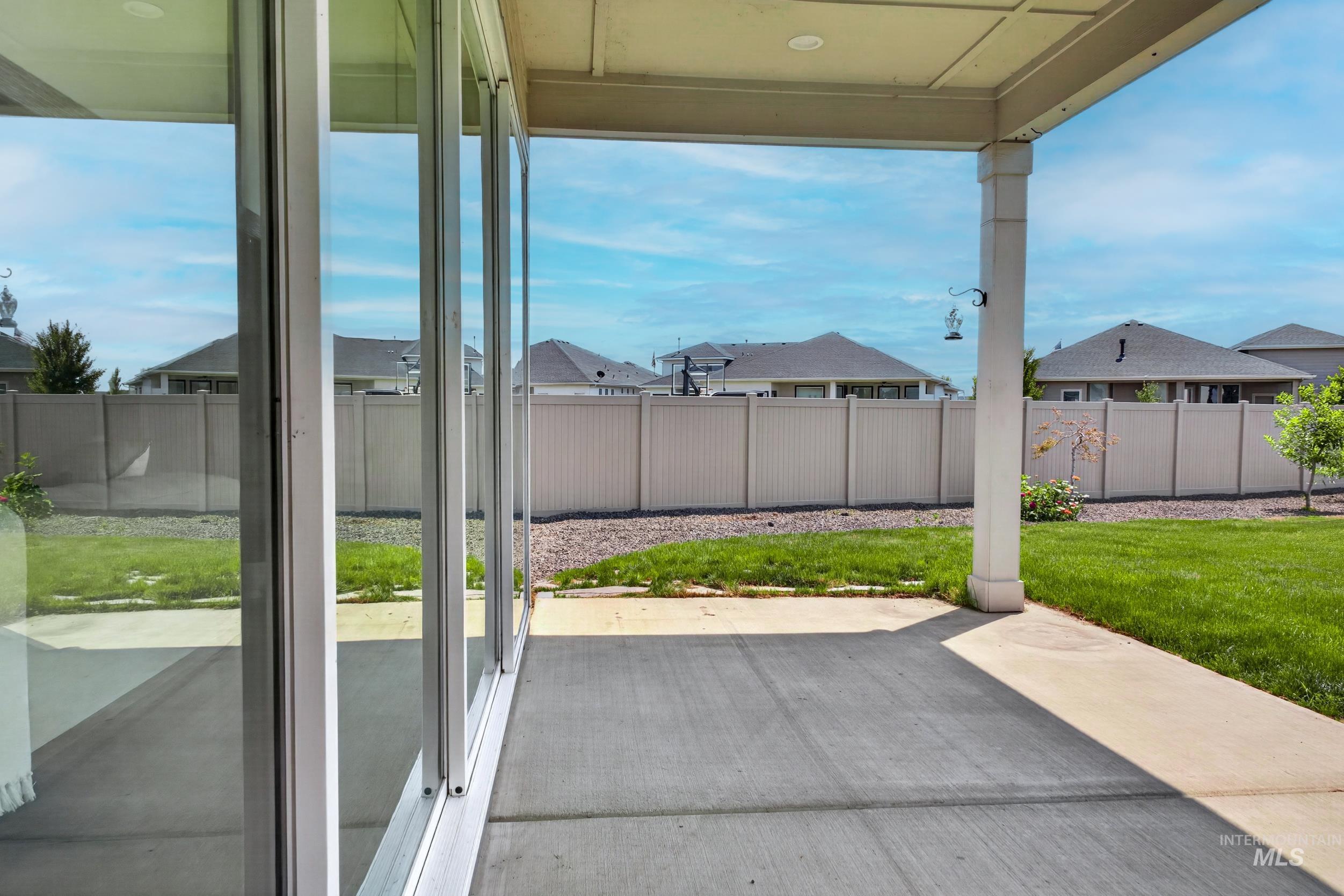 18399 N Moon Flower Ave Property Photo 6