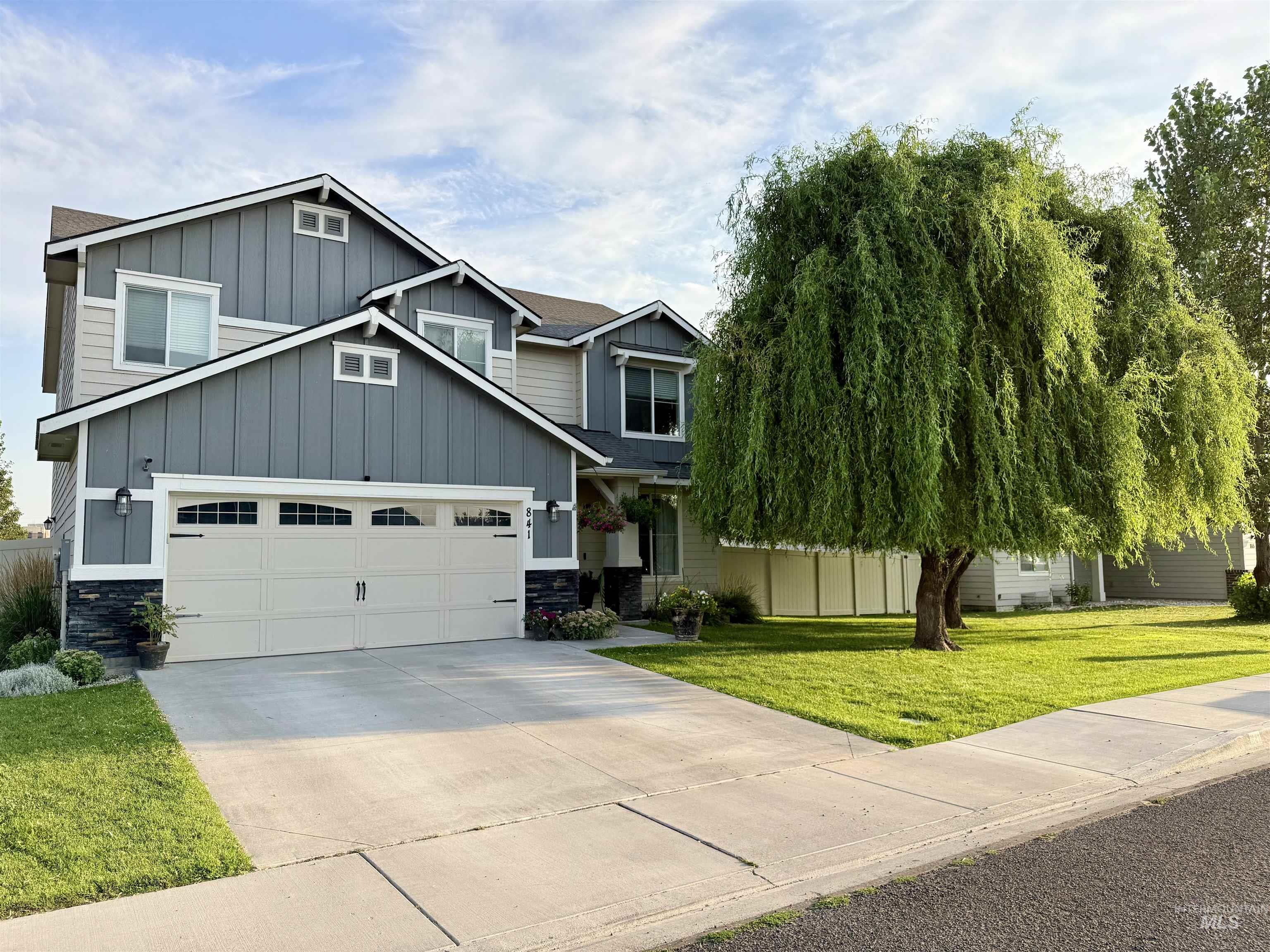 841 Canyon Crest Dr. Property Photo 1