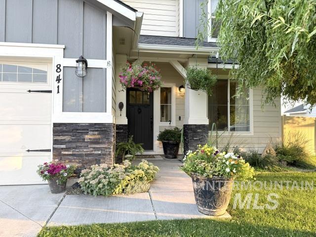 841 Canyon Crest Dr. Property Photo 4