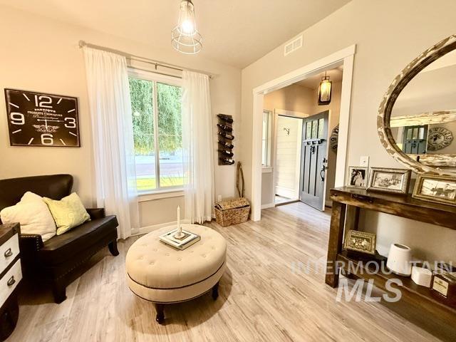 841 Canyon Crest Dr. Property Photo 20