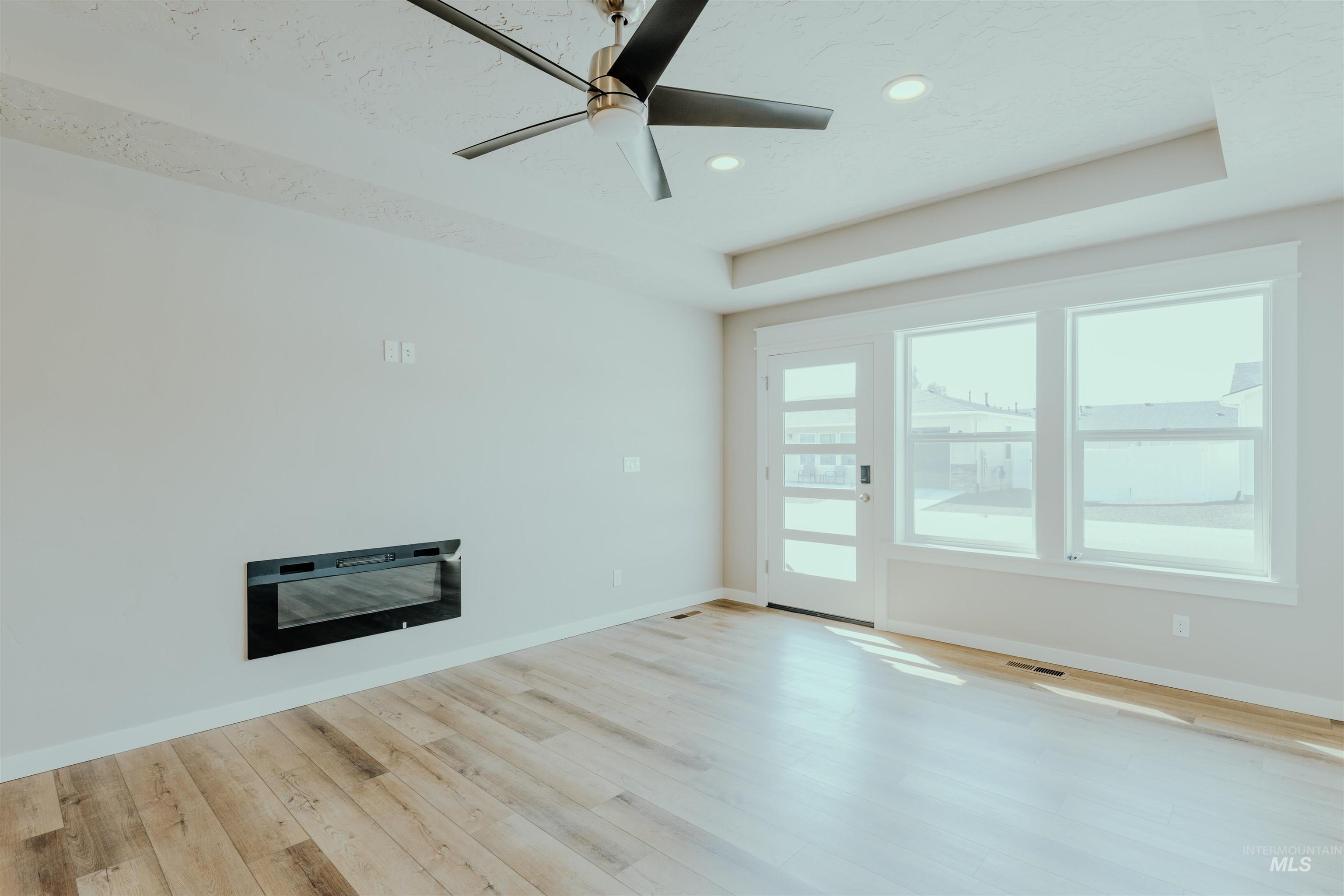 1233 Phillips Circle Property Photo 2