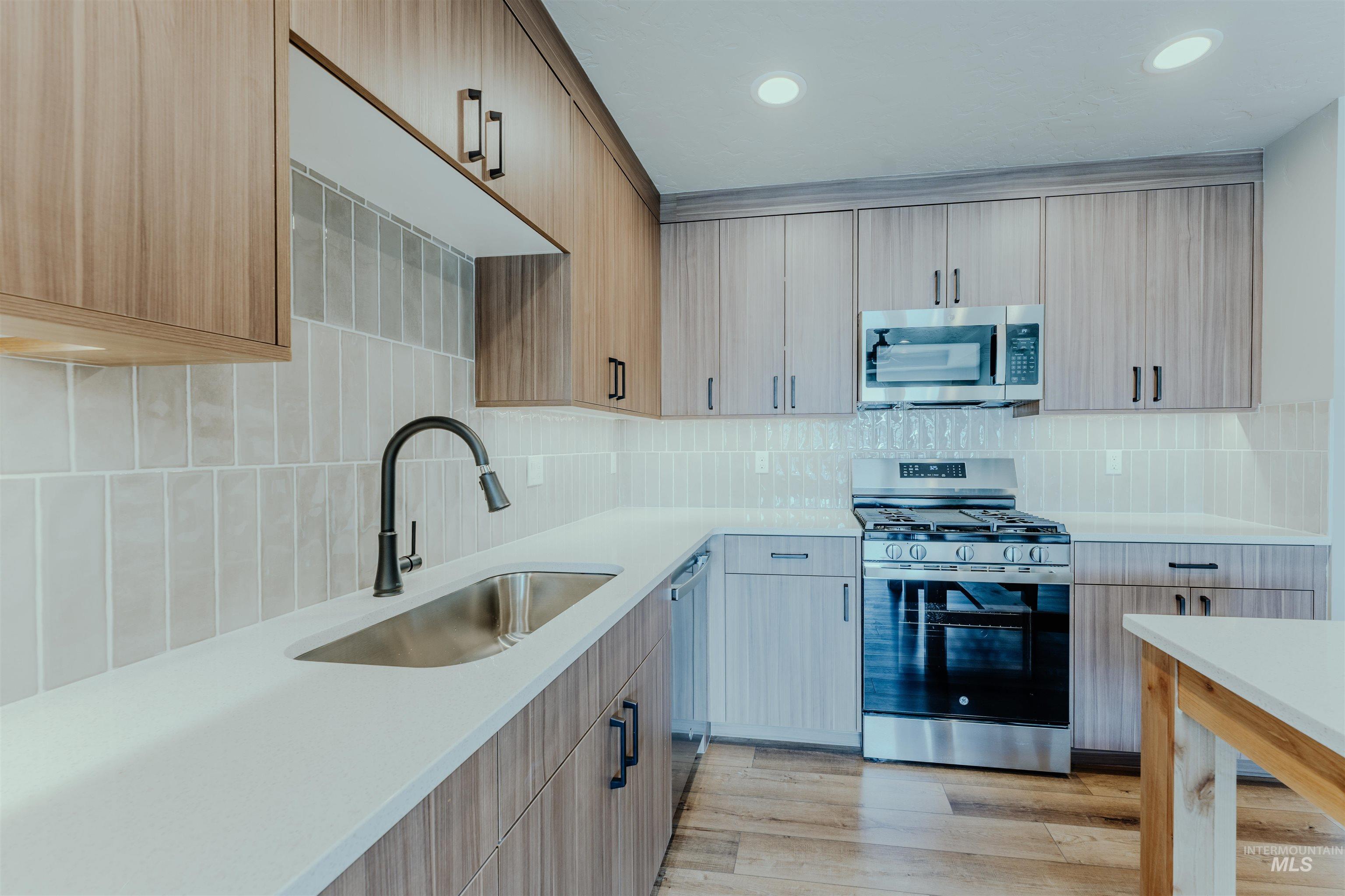 1233 Phillips Circle Property Photo 4
