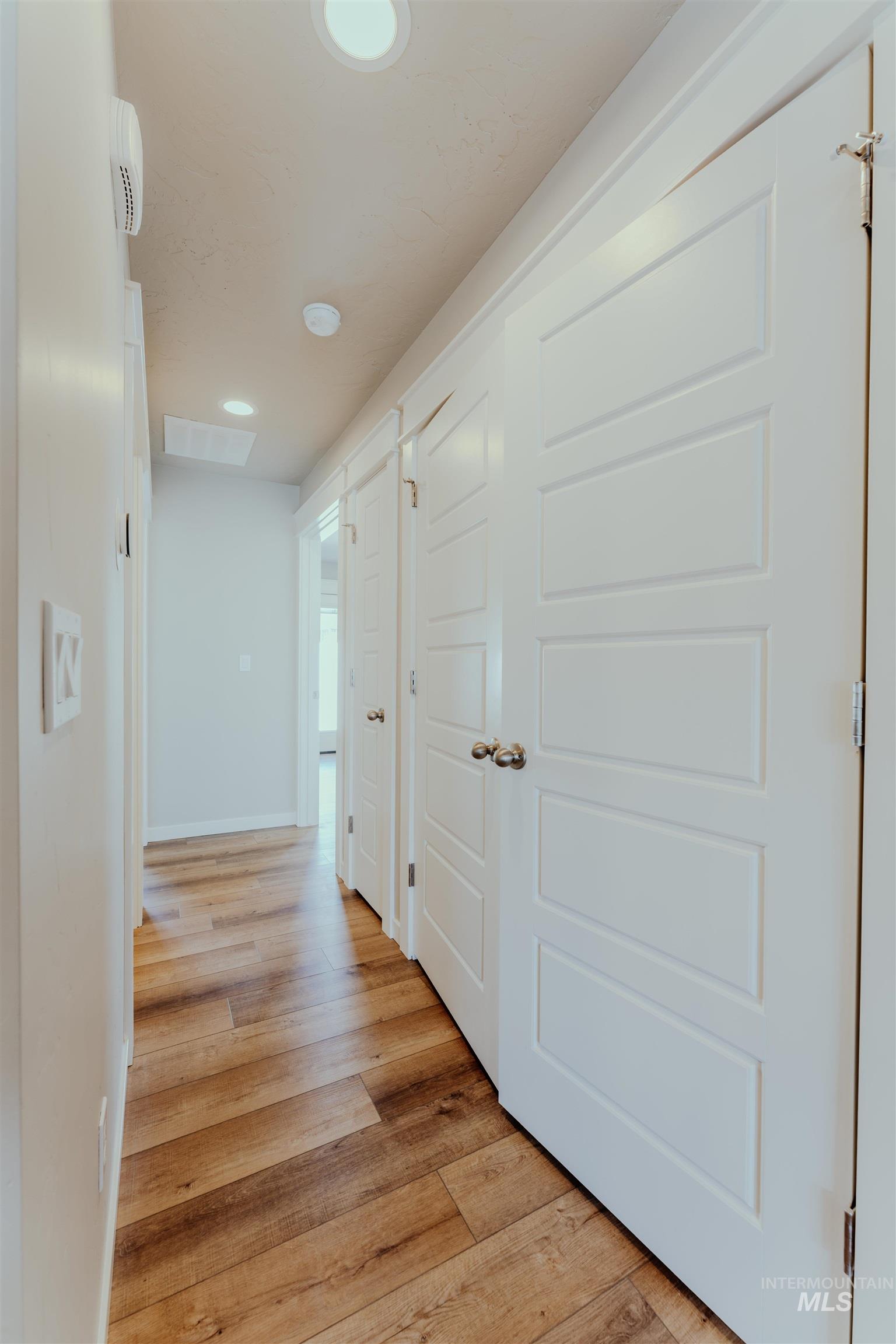 1233 Phillips Circle Property Photo 6