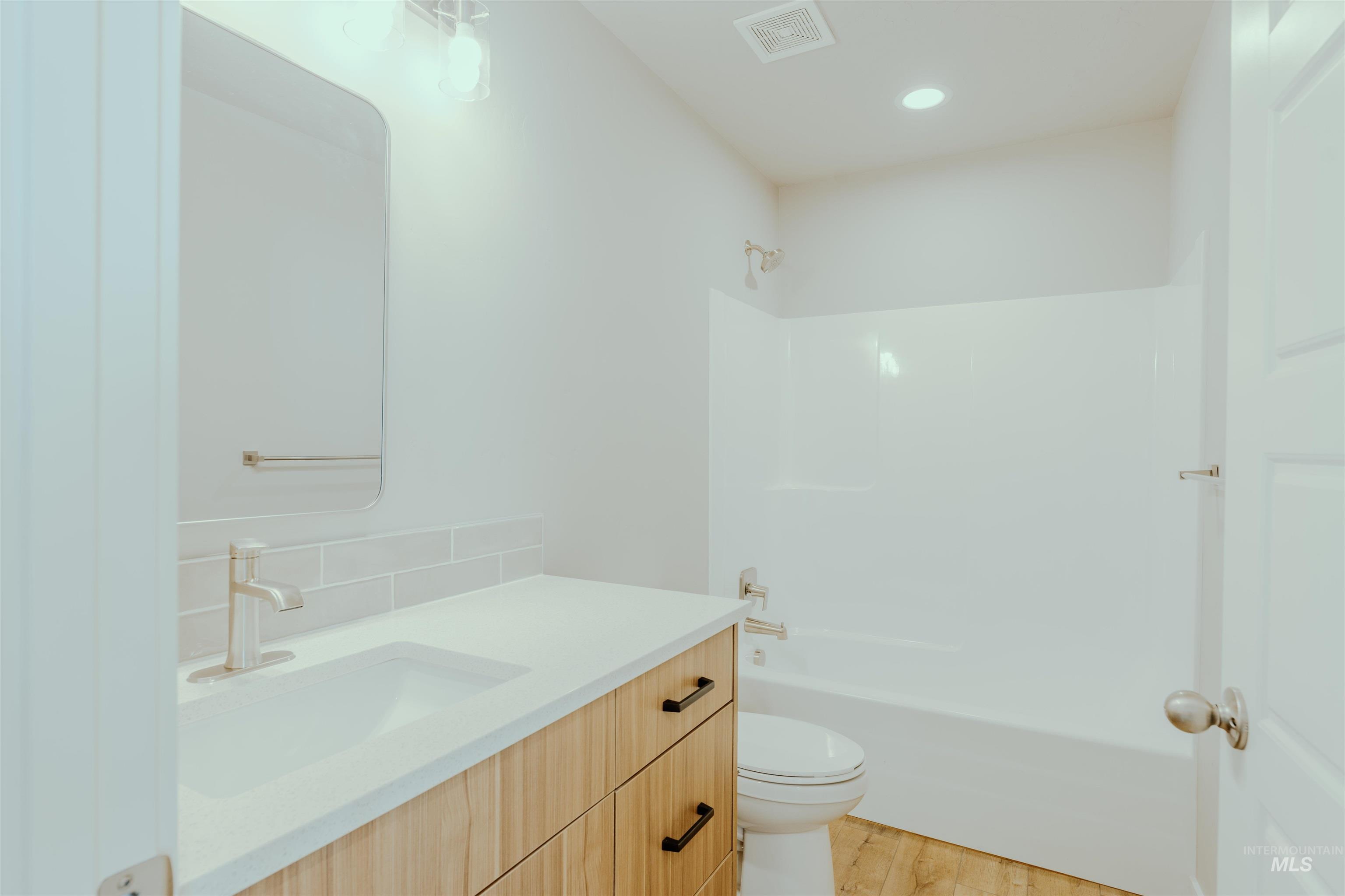 1233 Phillips Circle Property Photo 7