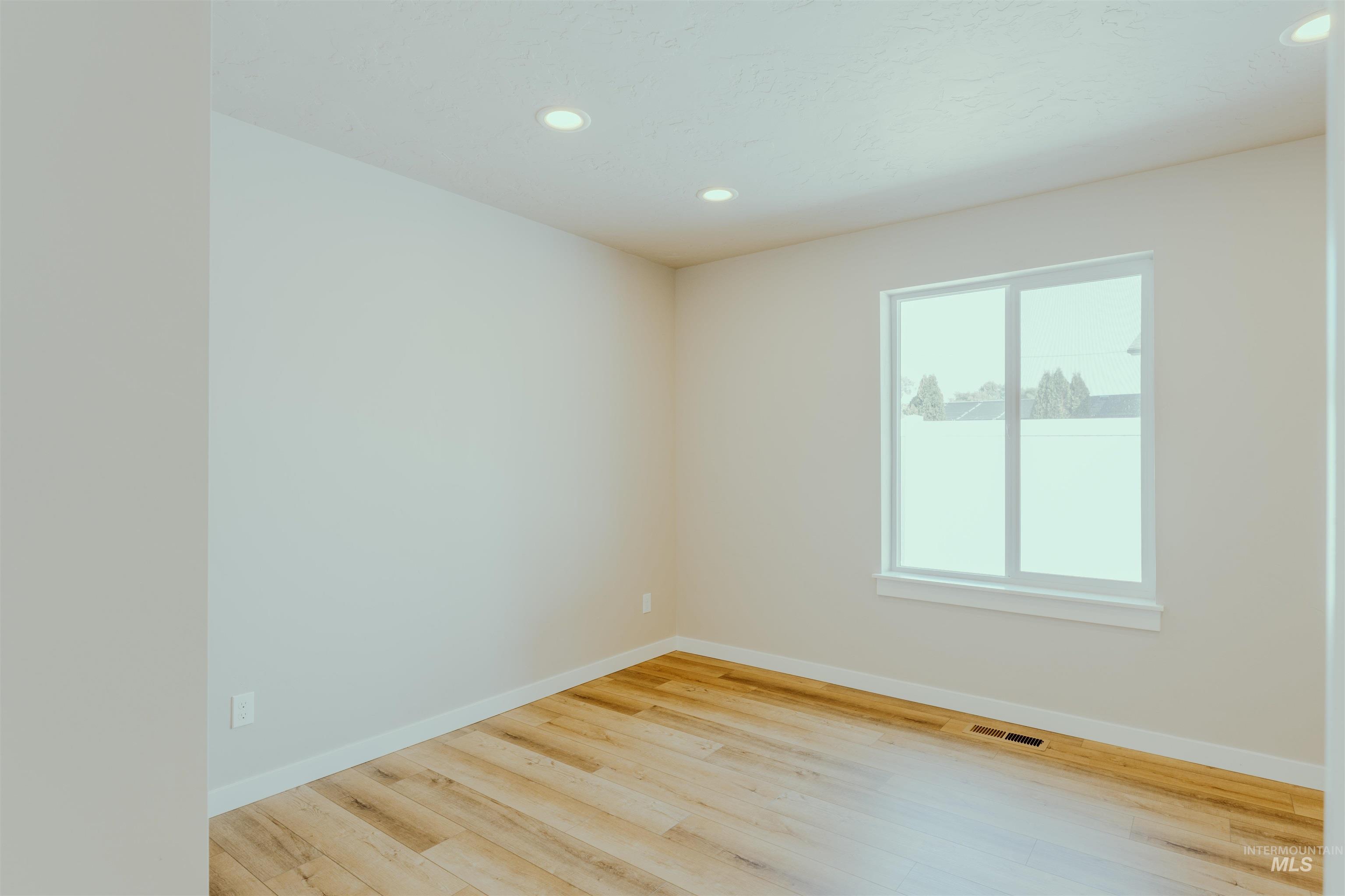 1233 Phillips Circle Property Photo 8