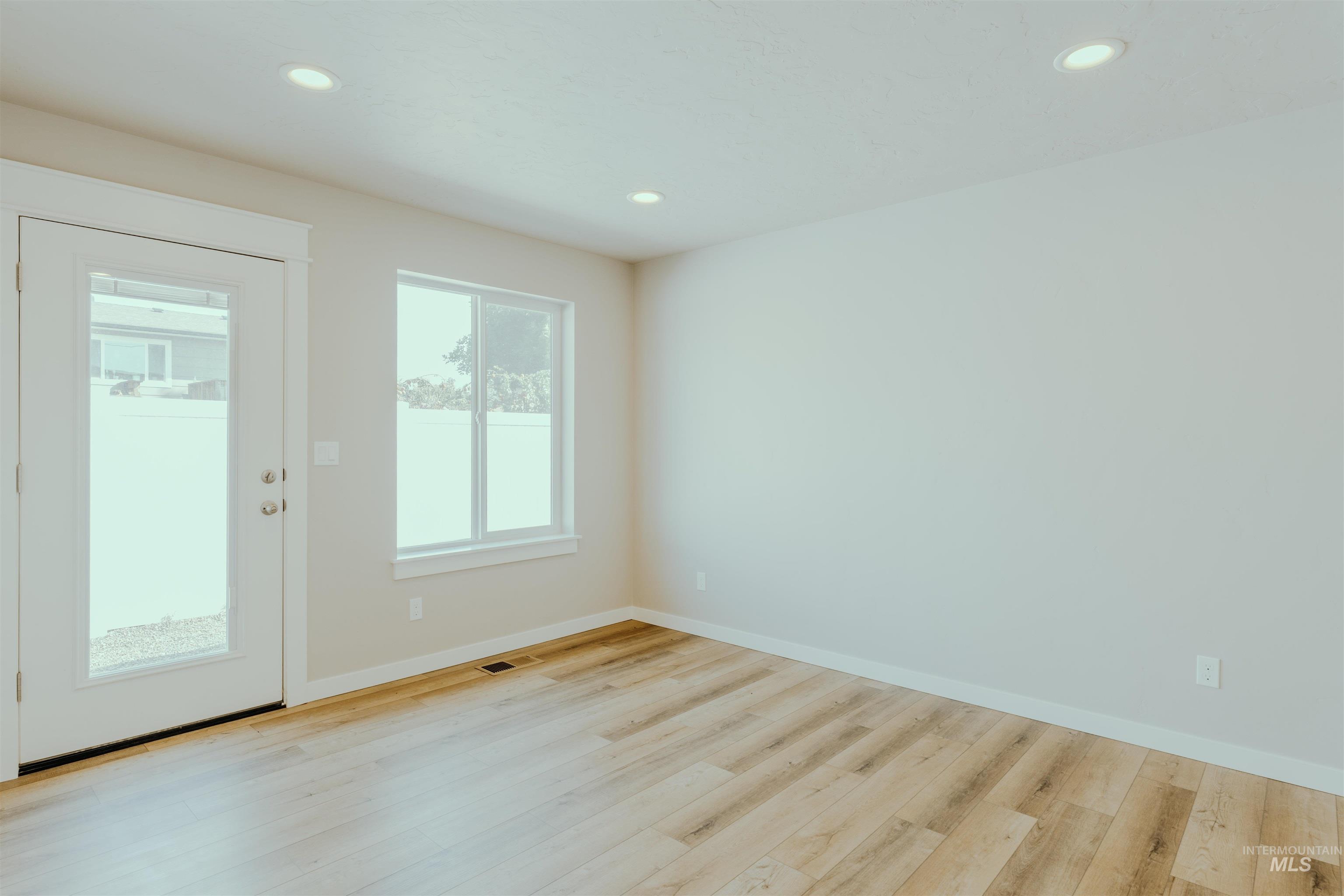 1233 Phillips Circle Property Photo 10