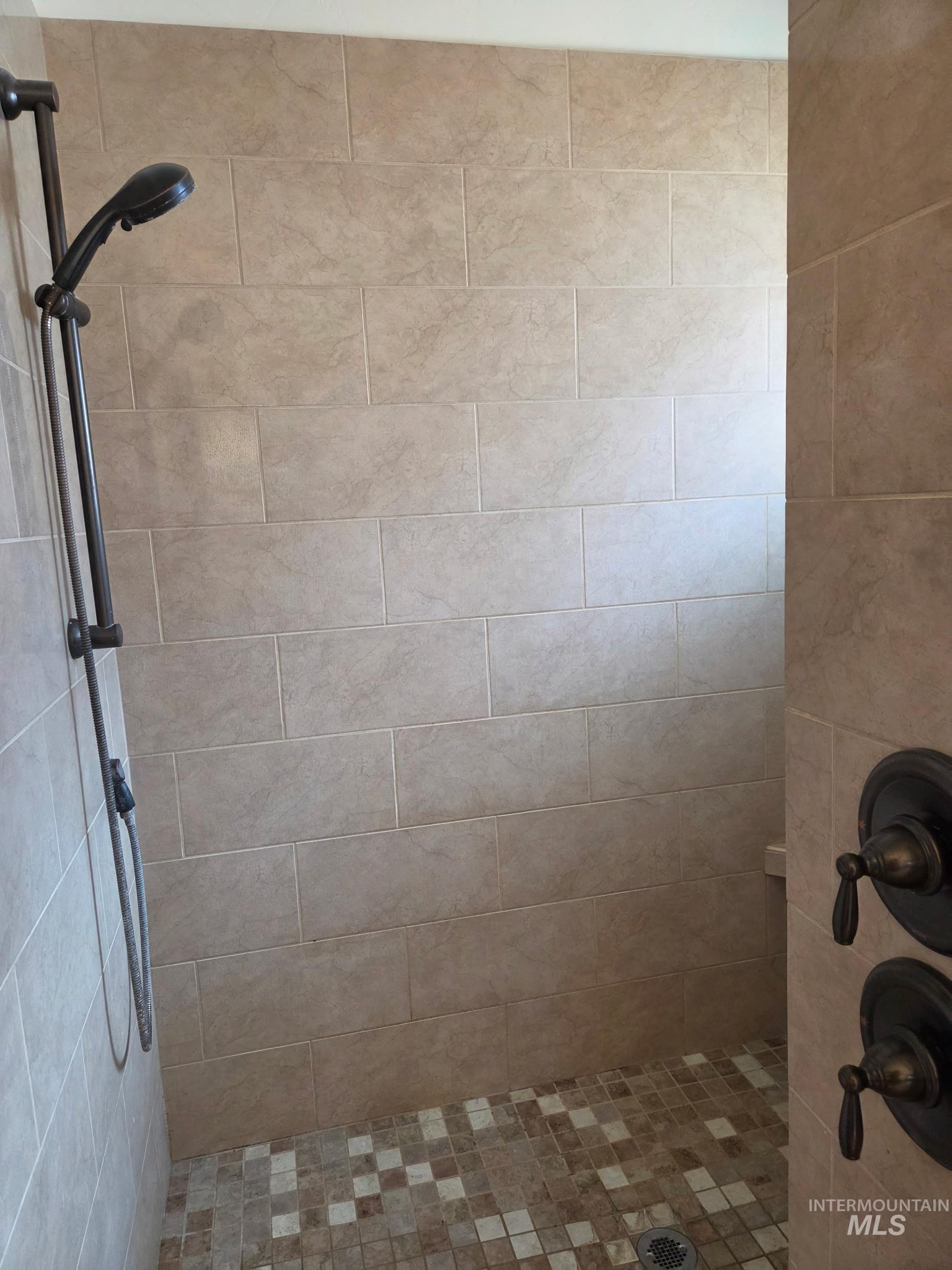 2612 E Lacewood Dr Property Photo 9