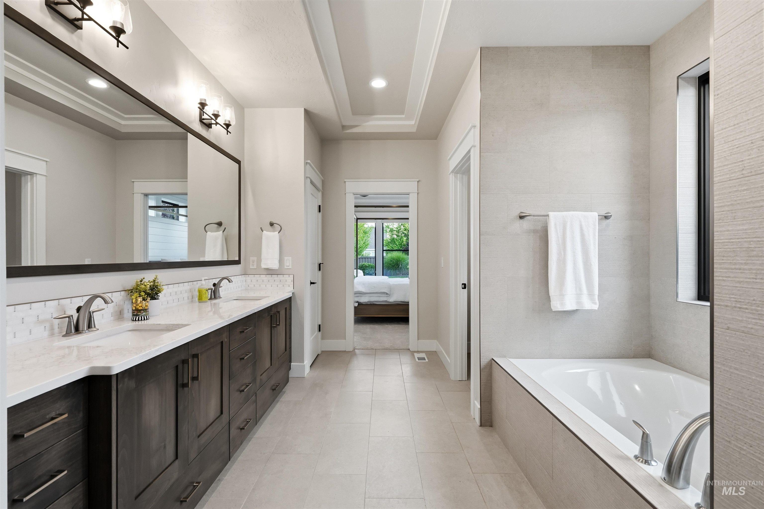 5301 W Strant St Property Photo 17