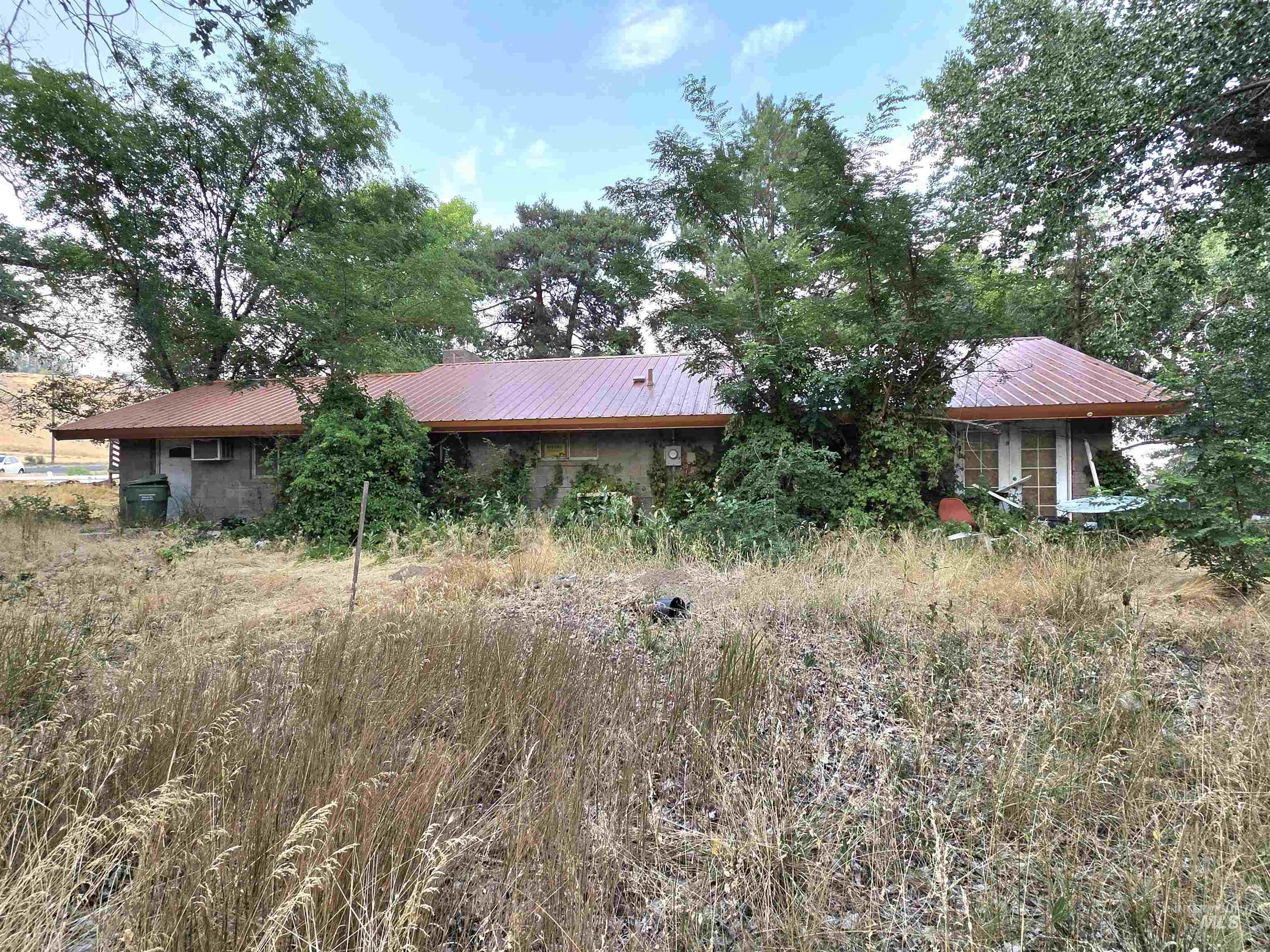 757 Foothill Dr Property Photo 2