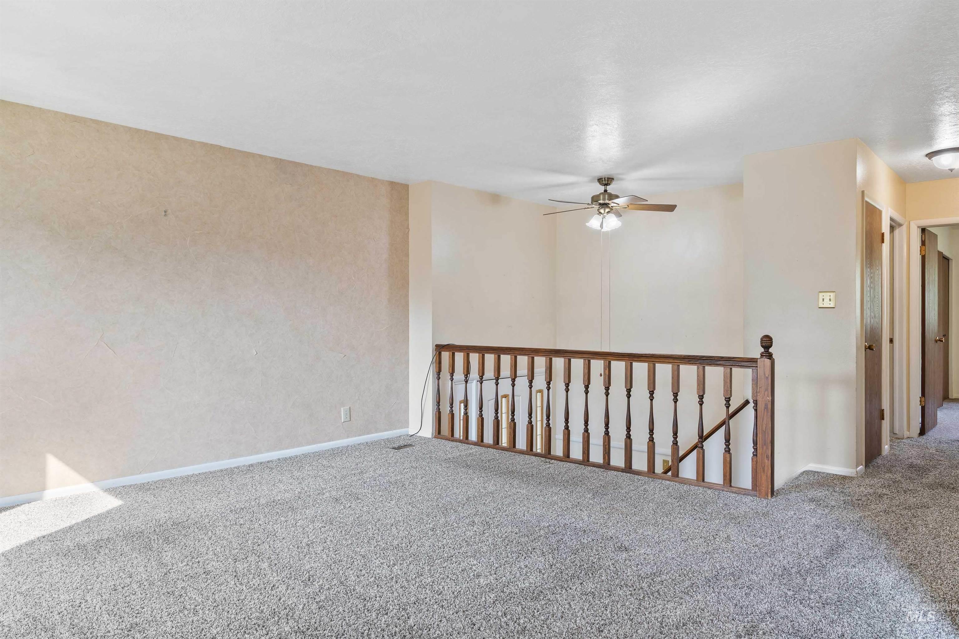 1181 Park View Dr Property Photo 3