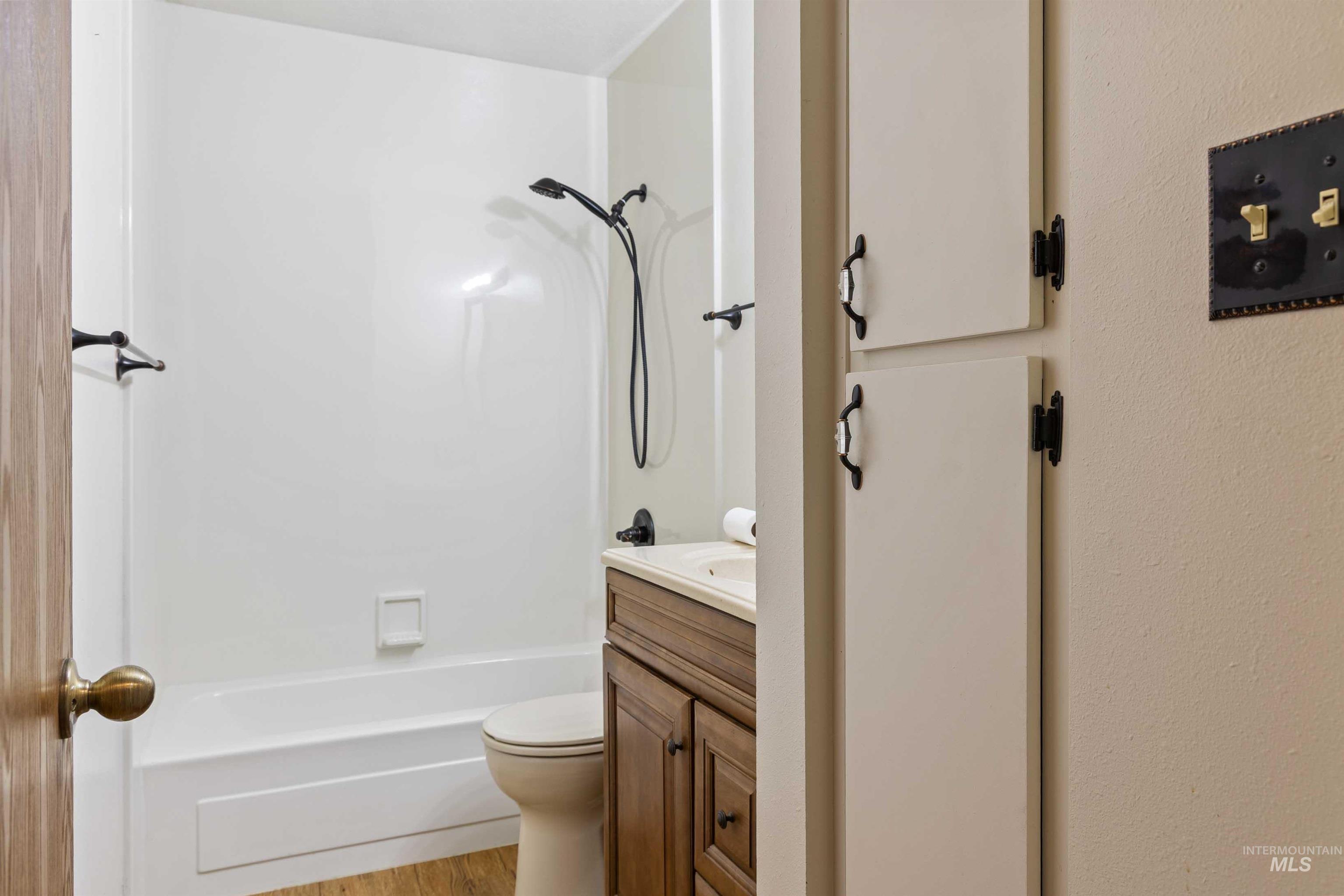 1181 Park View Dr Property Photo 9