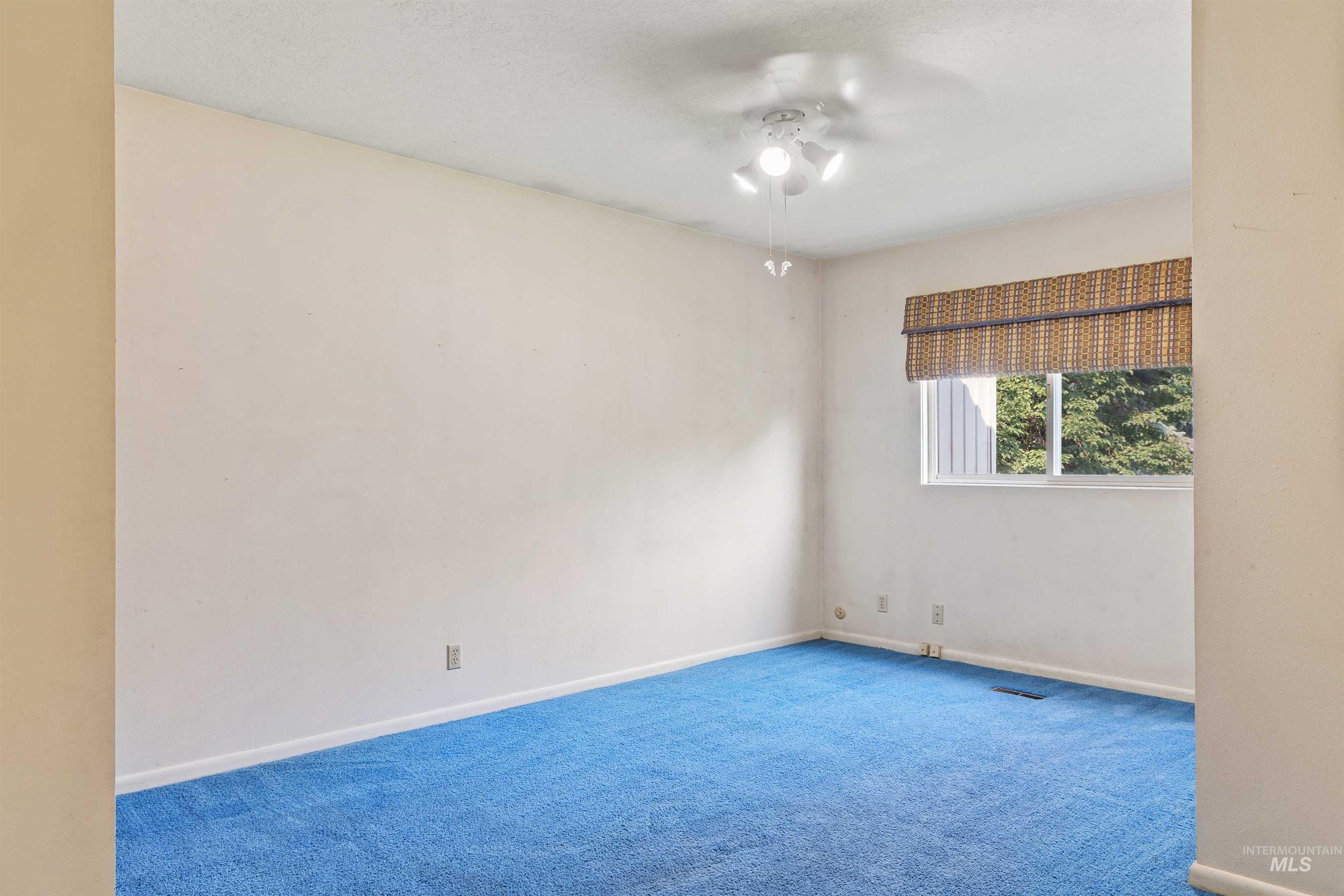1181 Park View Dr Property Photo 10