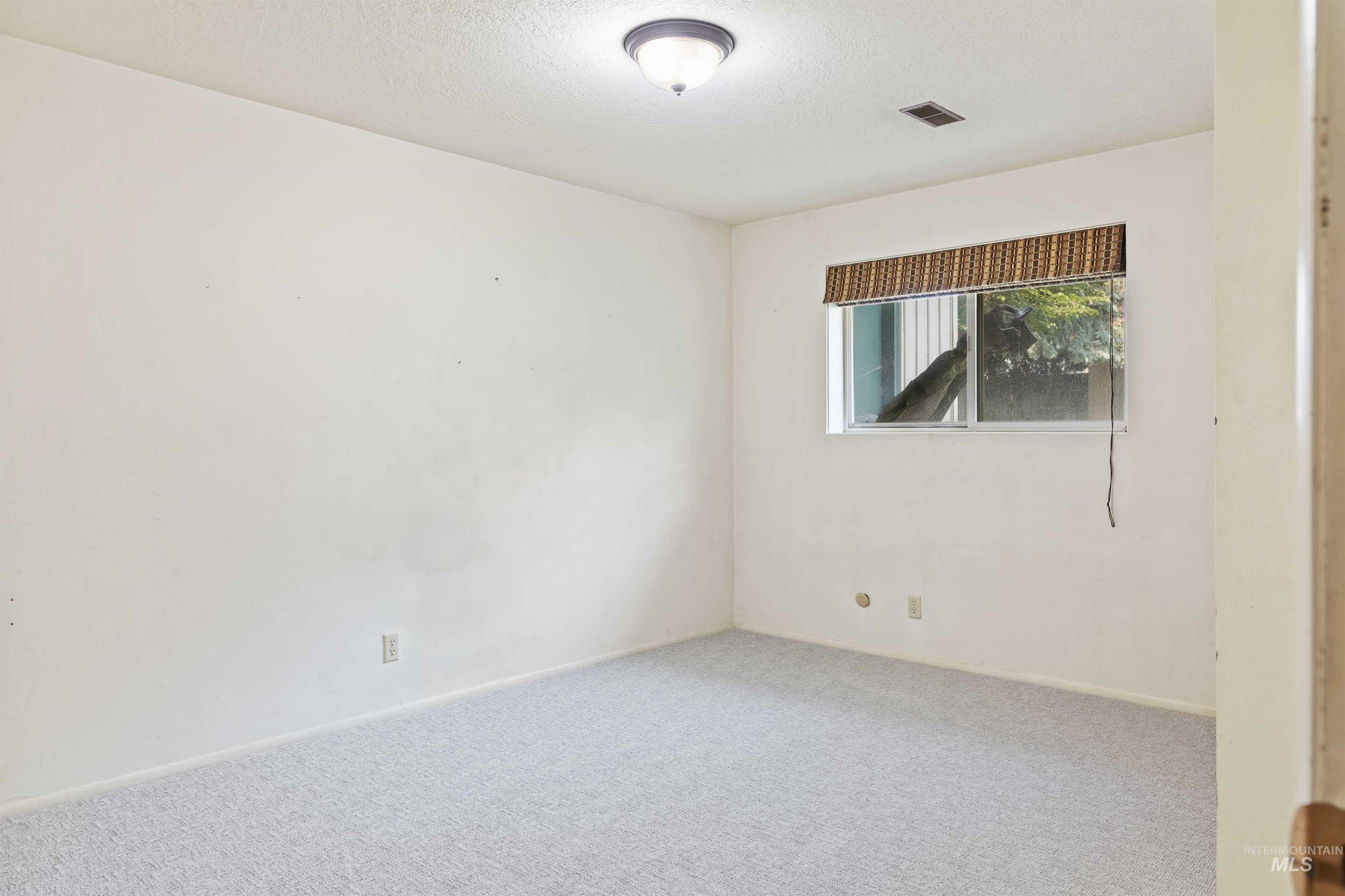 1181 Park View Dr Property Photo 14
