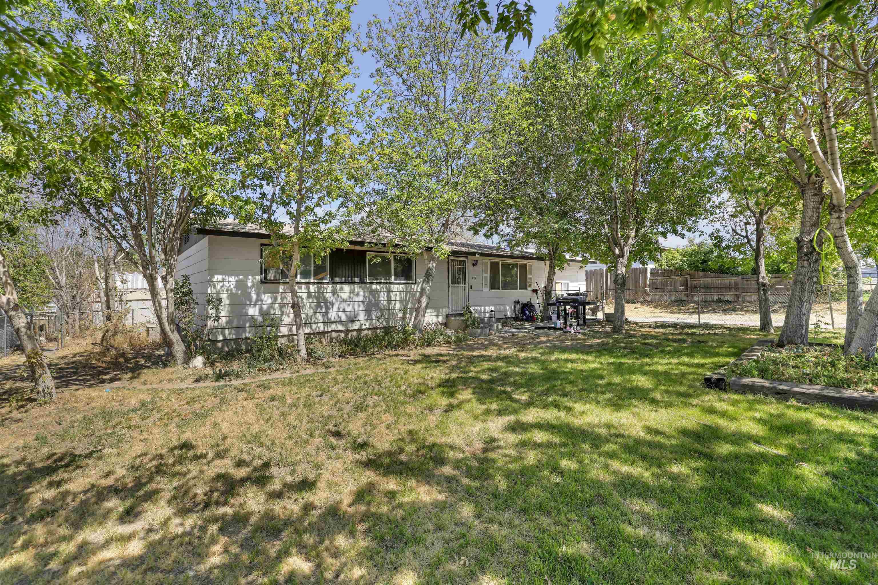 218 7th Avenue South Property Photo 2