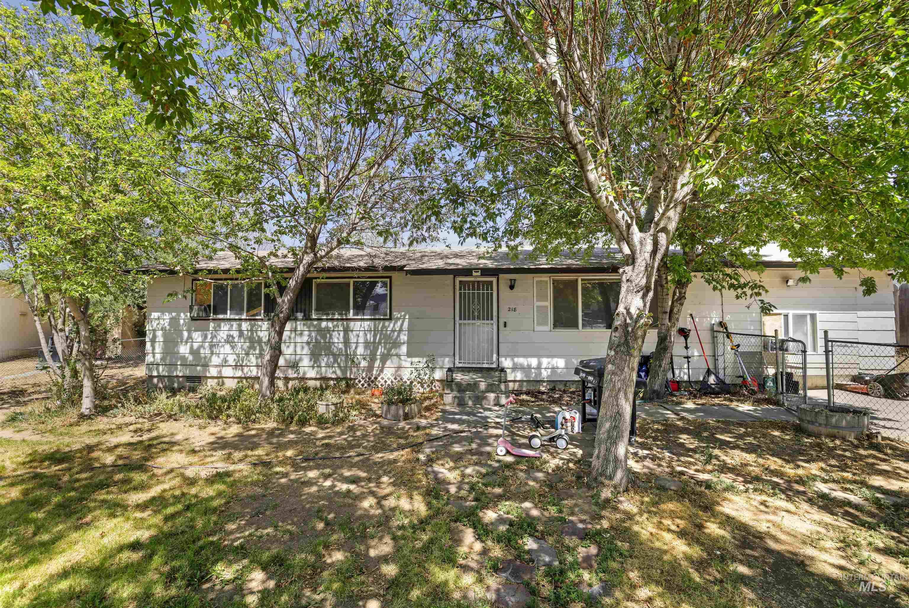 218 7th Avenue South Property Photo 4