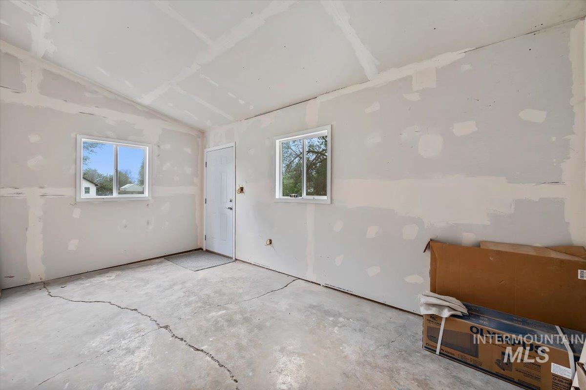 517 N Main St Property Photo 23